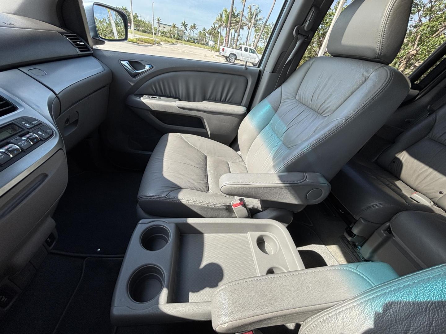 2009 BLUE /TAN Honda Odyssey EX-L (5FNRL38619B) with an 3.5L V6 SOHC 24V engine, 5-Speed Automatic transmission, located at 11170 Summerlin Square Dr., Fort Myers Beach, FL, 33931, (239) 999-7777, 26.493546, -81.941628 - Photo#10