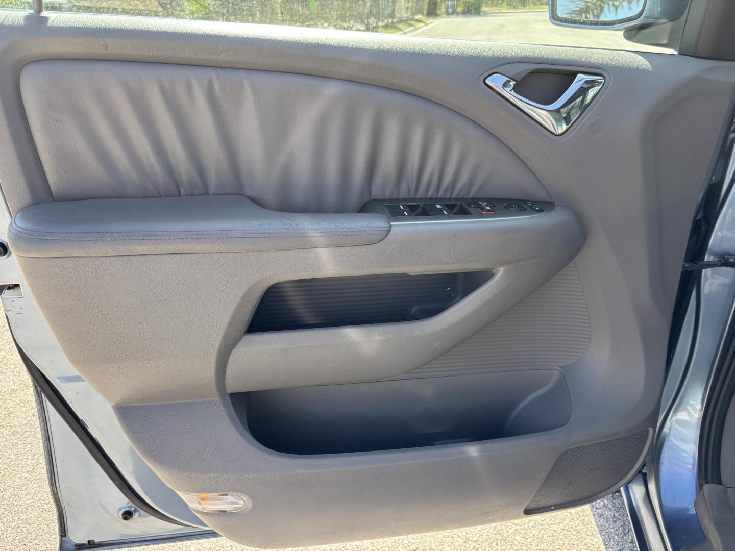 2009 BLUE /TAN Honda Odyssey EX-L (5FNRL38619B) with an 3.5L V6 SOHC 24V engine, 5-Speed Automatic transmission, located at 11170 Summerlin Square Dr., Fort Myers Beach, FL, 33931, (239) 999-7777, 26.493546, -81.941628 - Photo#28