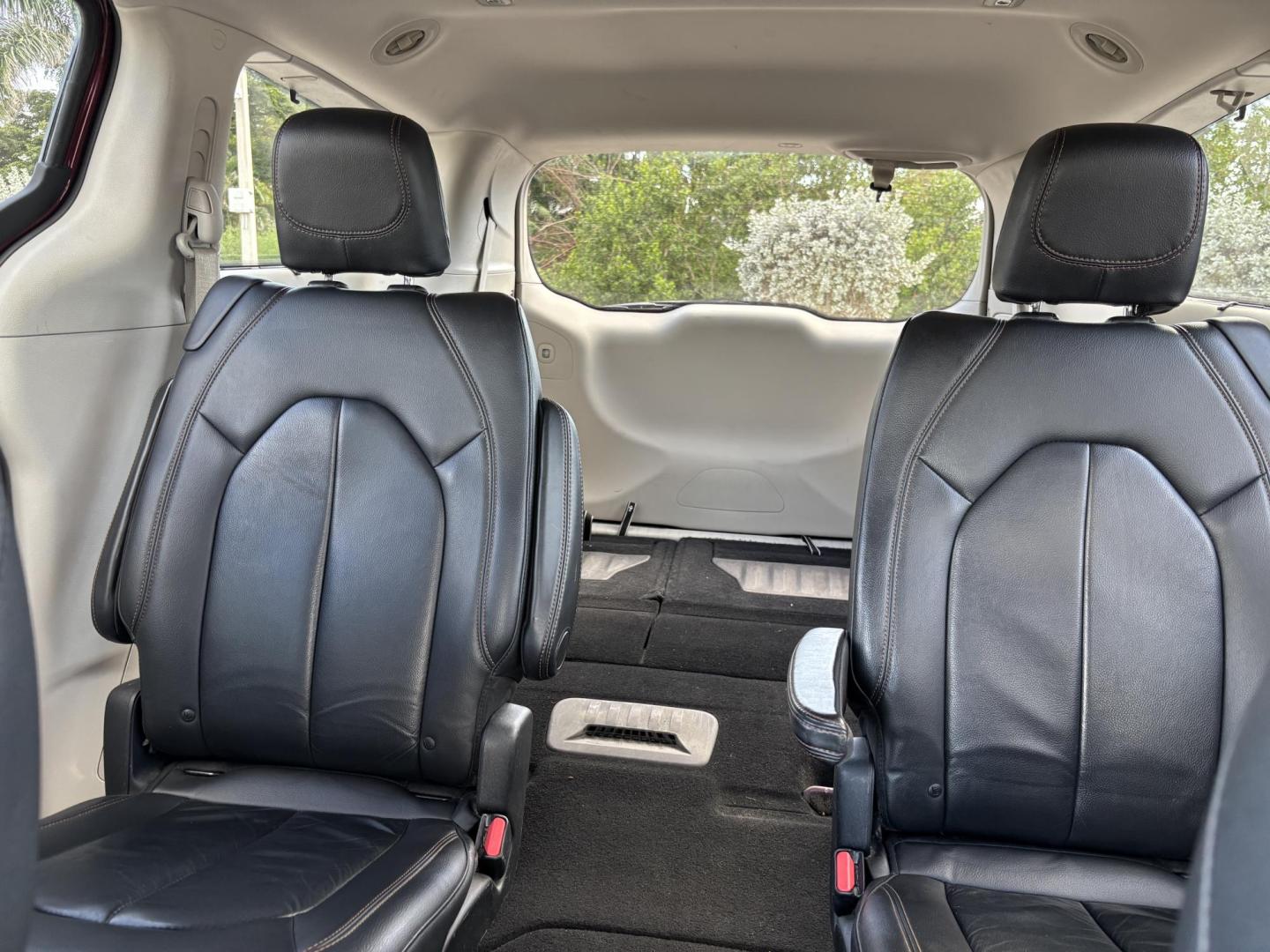 2017 BURGUN /Black Leather CHRYSLER PACIFICA TOURING L (2C4RC1BG7HR) with an 3.6L engine, Automatic transmission, located at 11170 Summerlin Square Dr., Fort Myers Beach, FL, 33931, (239) 999-7777, 26.493546, -81.941628 - 2 Owner Carfax No Damage No Accidents 3rd Row - Photo#17