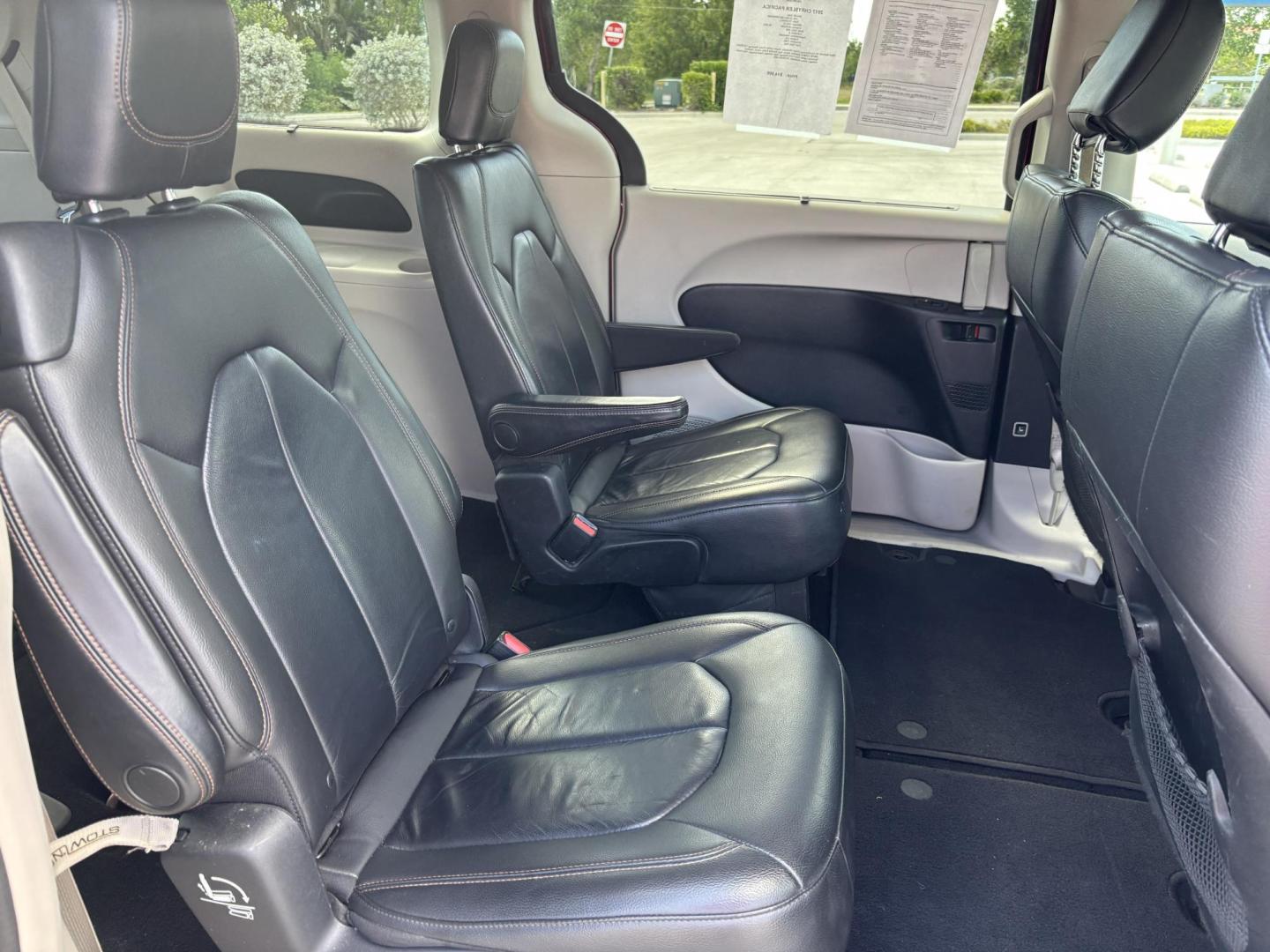 2017 BURGUN /Black Leather CHRYSLER PACIFICA TOURING L (2C4RC1BG7HR) with an 3.6L engine, Automatic transmission, located at 11170 Summerlin Square Dr., Fort Myers Beach, FL, 33931, (239) 999-7777, 26.493546, -81.941628 - 2 Owner Carfax No Damage No Accidents 3rd Row - Photo#12