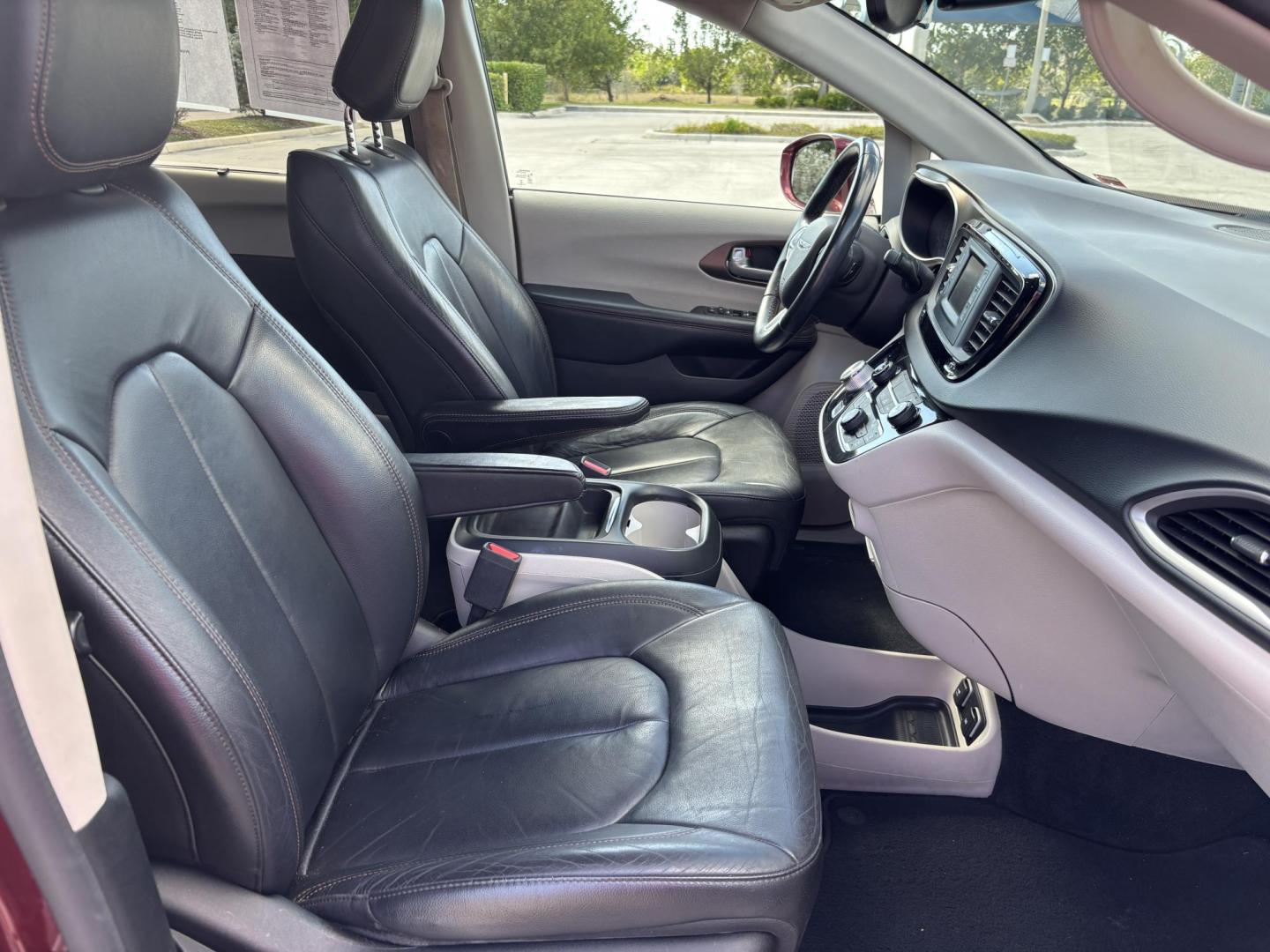 2017 BURGUN /Black Leather CHRYSLER PACIFICA TOURING L (2C4RC1BG7HR) with an 3.6L engine, Automatic transmission, located at 11170 Summerlin Square Dr., Fort Myers Beach, FL, 33931, (239) 999-7777, 26.493546, -81.941628 - 2 Owner Carfax No Damage No Accidents 3rd Row - Photo#11