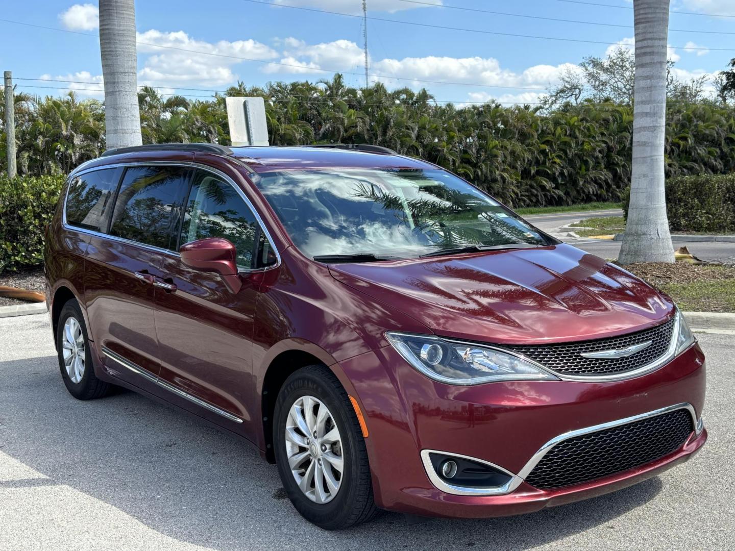 2017 BURGUN /Black Leather CHRYSLER PACIFICA TOURING L (2C4RC1BG7HR) with an 3.6L engine, Automatic transmission, located at 11170 Summerlin Square Dr., Fort Myers Beach, FL, 33931, (239) 999-7777, 26.493546, -81.941628 - 2 Owner Carfax No Damage No Accidents 3rd Row - Photo#2