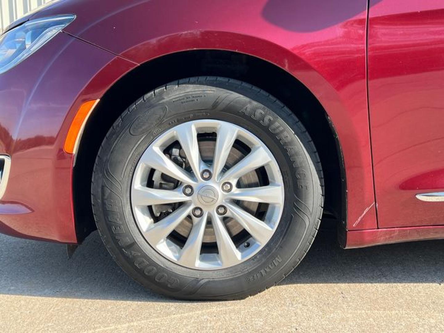 2017 BURGUN /Black Leather CHRYSLER PACIFICA TOURING L (2C4RC1BG7HR) with an 3.6L engine, Automatic transmission, located at 11170 Summerlin Square Dr., Fort Myers Beach, FL, 33931, (239) 999-7777, 26.493546, -81.941628 - 2 Owner Carfax No Damage No Accidents 3rd Row - Photo#37