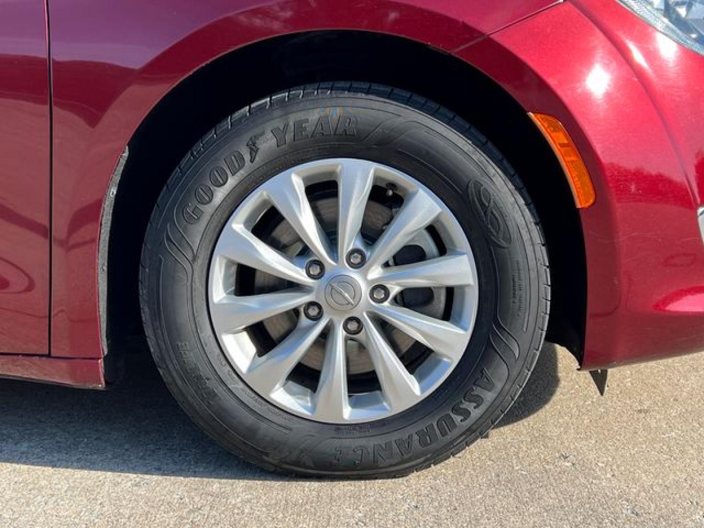 2017 BURGUN /Black Leather CHRYSLER PACIFICA TOURING L (2C4RC1BG7HR) with an 3.6L engine, Automatic transmission, located at 11170 Summerlin Square Dr., Fort Myers Beach, FL, 33931, (239) 999-7777, 26.493546, -81.941628 - 2 Owner Carfax No Damage No Accidents 3rd Row - Photo#40
