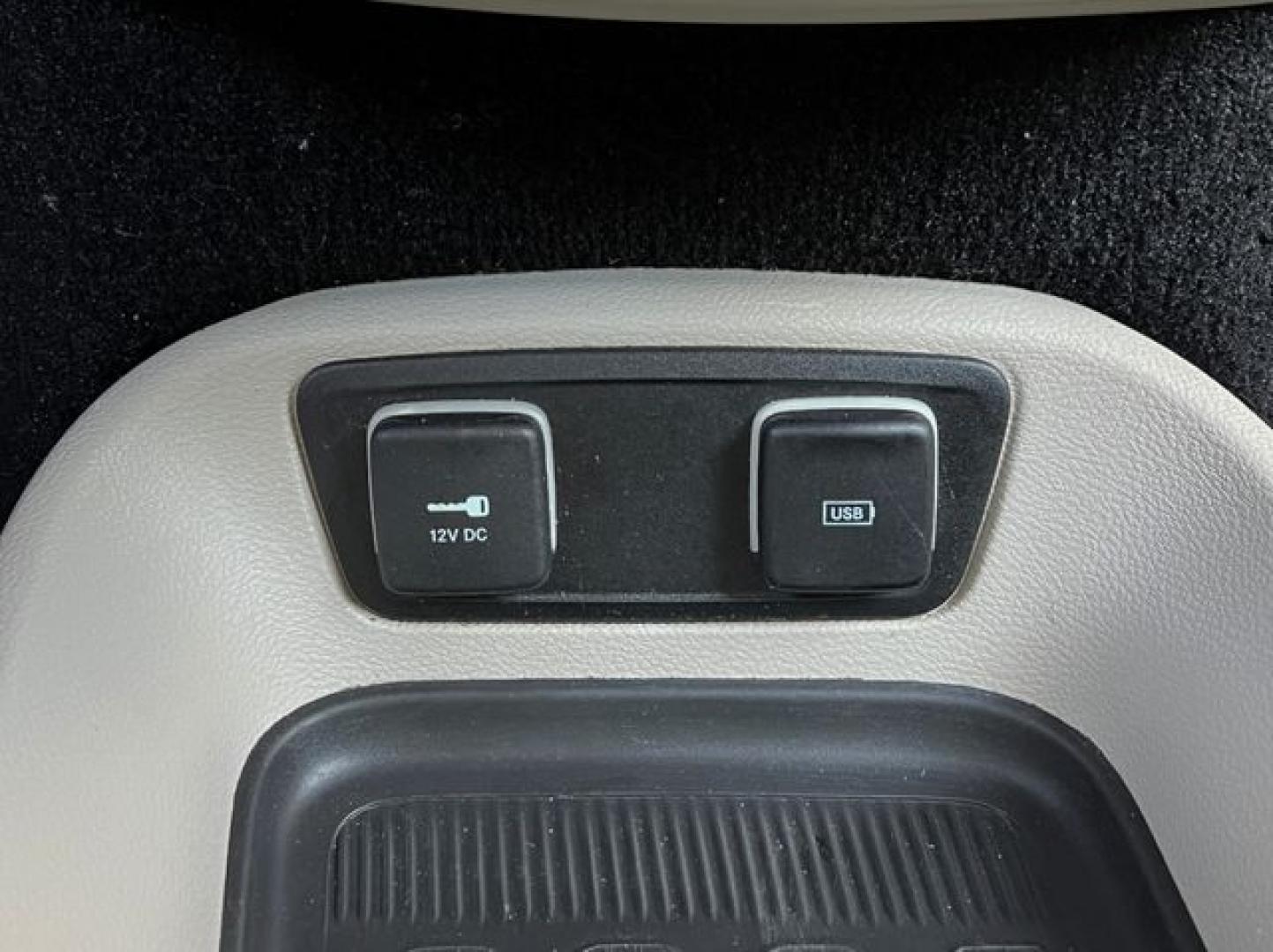 2017 BURGUN /Black Leather CHRYSLER PACIFICA TOURING L (2C4RC1BG7HR) with an 3.6L engine, Automatic transmission, located at 11170 Summerlin Square Dr., Fort Myers Beach, FL, 33931, (239) 999-7777, 26.493546, -81.941628 - 2 Owner Carfax No Damage No Accidents 3rd Row - Photo#28
