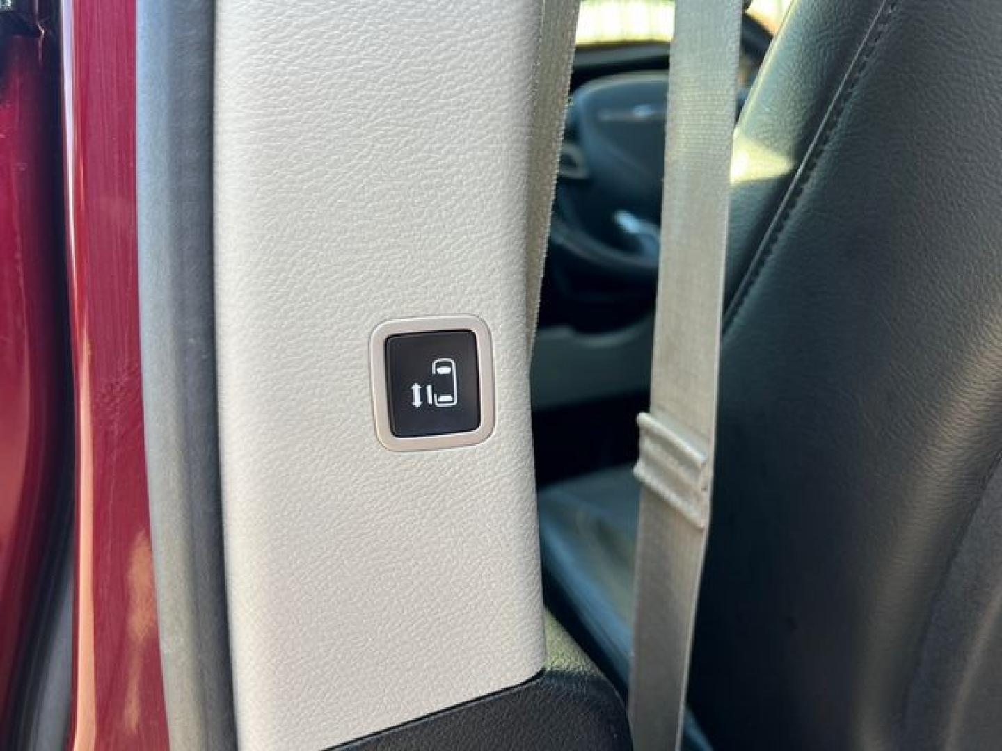 2017 BURGUN /Black Leather CHRYSLER PACIFICA TOURING L (2C4RC1BG7HR) with an 3.6L engine, Automatic transmission, located at 11170 Summerlin Square Dr., Fort Myers Beach, FL, 33931, (239) 999-7777, 26.493546, -81.941628 - 2 Owner Carfax No Damage No Accidents 3rd Row - Photo#33