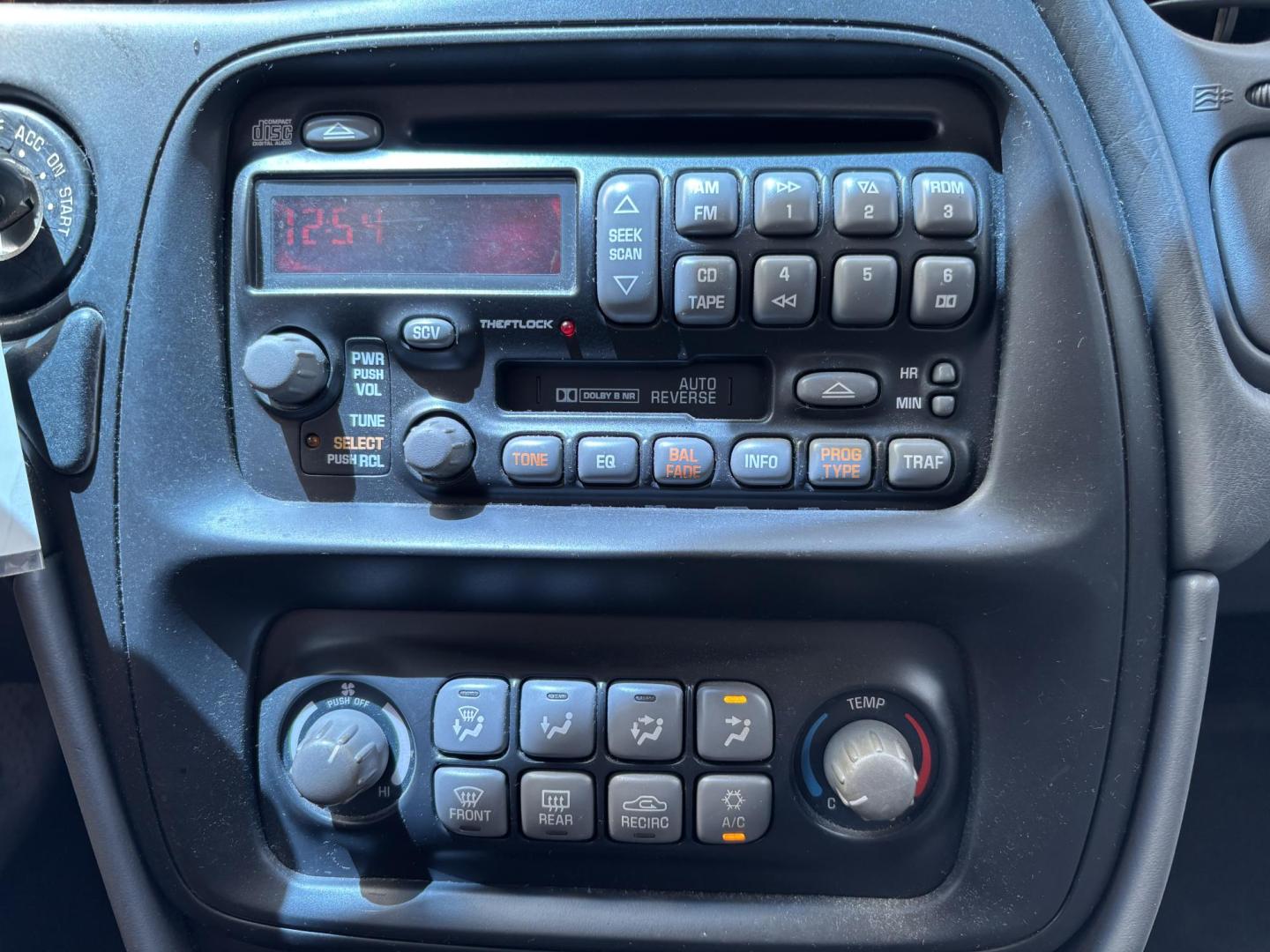 2000 SILVER /GRAY LEATHER Pontiac Bonneville SE (1G2HX54KXY4) with an 3.8L V6 OHV 12V engine, 4-Speed Automatic Overdrive transmission, located at 11170 Summerlin Square Dr., Fort Myers Beach, FL, 33931, (239) 999-7777, 26.493546, -81.941628 - We have financing available and we accept trades! Fill out a credit application on our website or come by today! If you have any questions, give us a call at (239) 999 - 7777 or visit our website at firstautocredit.com. 11170 Summerlin Square Dr, Fort Myers Beach, FL 33931 As Is Due To Veh - Photo#16