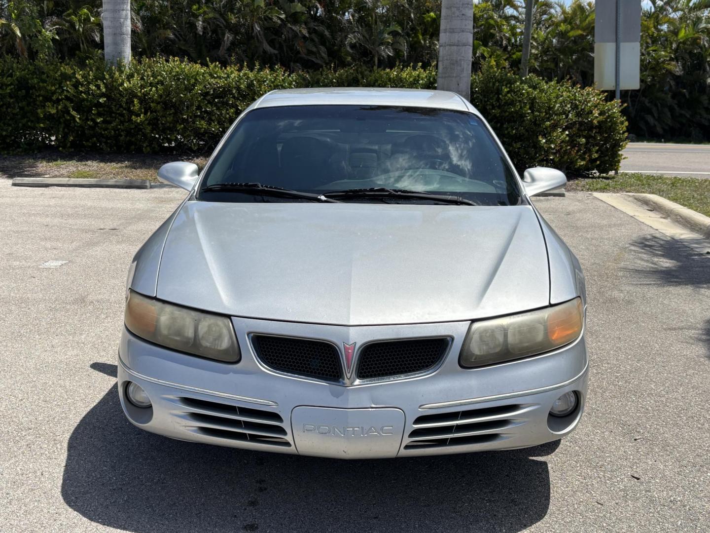 2000 SILVER /GRAY LEATHER Pontiac Bonneville SE (1G2HX54KXY4) with an 3.8L V6 OHV 12V engine, 4-Speed Automatic Overdrive transmission, located at 11170 Summerlin Square Dr., Fort Myers Beach, FL, 33931, (239) 999-7777, 26.493546, -81.941628 - We have financing available and we accept trades! Fill out a credit application on our website or come by today! If you have any questions, give us a call at (239) 999 - 7777 or visit our website at firstautocredit.com. 11170 Summerlin Square Dr, Fort Myers Beach, FL 33931 As Is Due To Veh - Photo#1