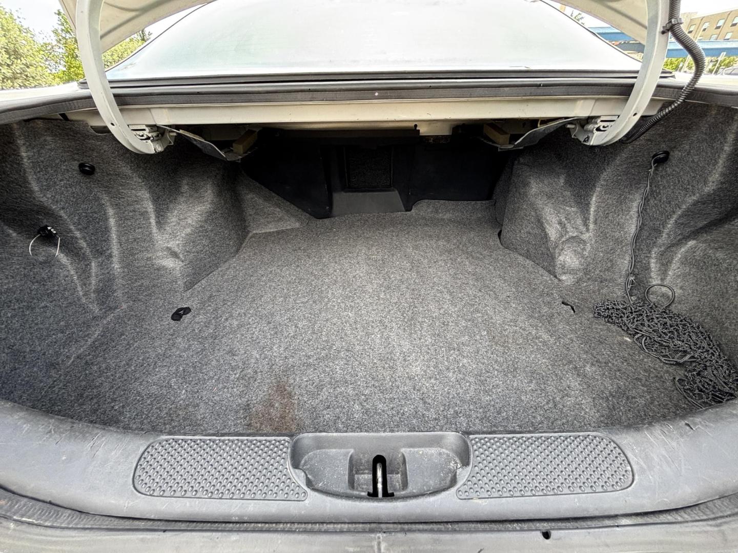 2000 SILVER /GRAY LEATHER Pontiac Bonneville SE (1G2HX54KXY4) with an 3.8L V6 OHV 12V engine, 4-Speed Automatic Overdrive transmission, located at 11170 Summerlin Square Dr., Fort Myers Beach, FL, 33931, (239) 999-7777, 26.493546, -81.941628 - We have financing available and we accept trades! Fill out a credit application on our website or come by today! If you have any questions, give us a call at (239) 999 - 7777 or visit our website at firstautocredit.com. 11170 Summerlin Square Dr, Fort Myers Beach, FL 33931 As Is Due To Veh - Photo#19