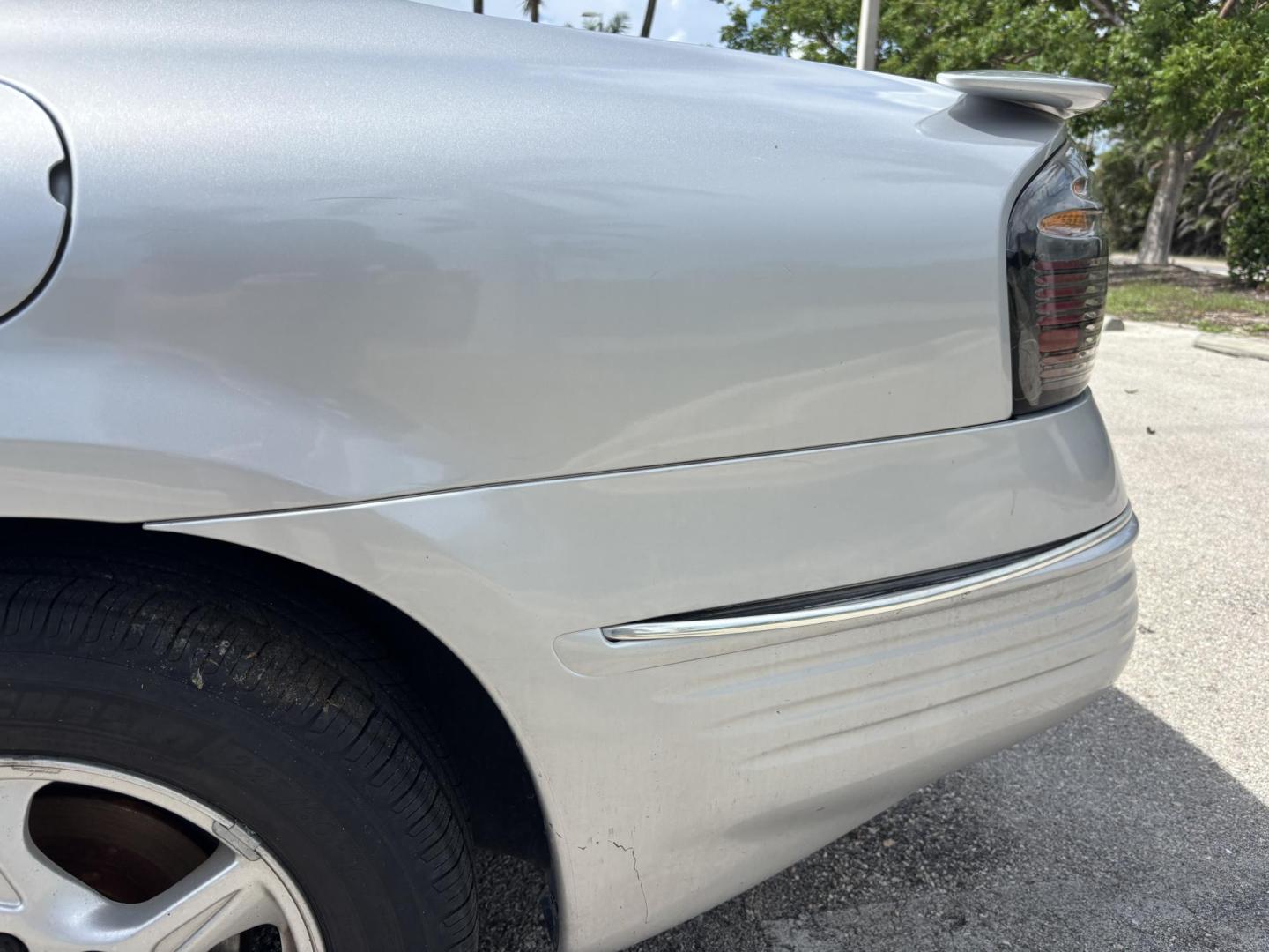 2000 SILVER /GRAY LEATHER Pontiac Bonneville SE (1G2HX54KXY4) with an 3.8L V6 OHV 12V engine, 4-Speed Automatic Overdrive transmission, located at 11170 Summerlin Square Dr., Fort Myers Beach, FL, 33931, (239) 999-7777, 26.493546, -81.941628 - We have financing available and we accept trades! Fill out a credit application on our website or come by today! If you have any questions, give us a call at (239) 999 - 7777 or visit our website at firstautocredit.com. 11170 Summerlin Square Dr, Fort Myers Beach, FL 33931 As Is Due To Veh - Photo#17