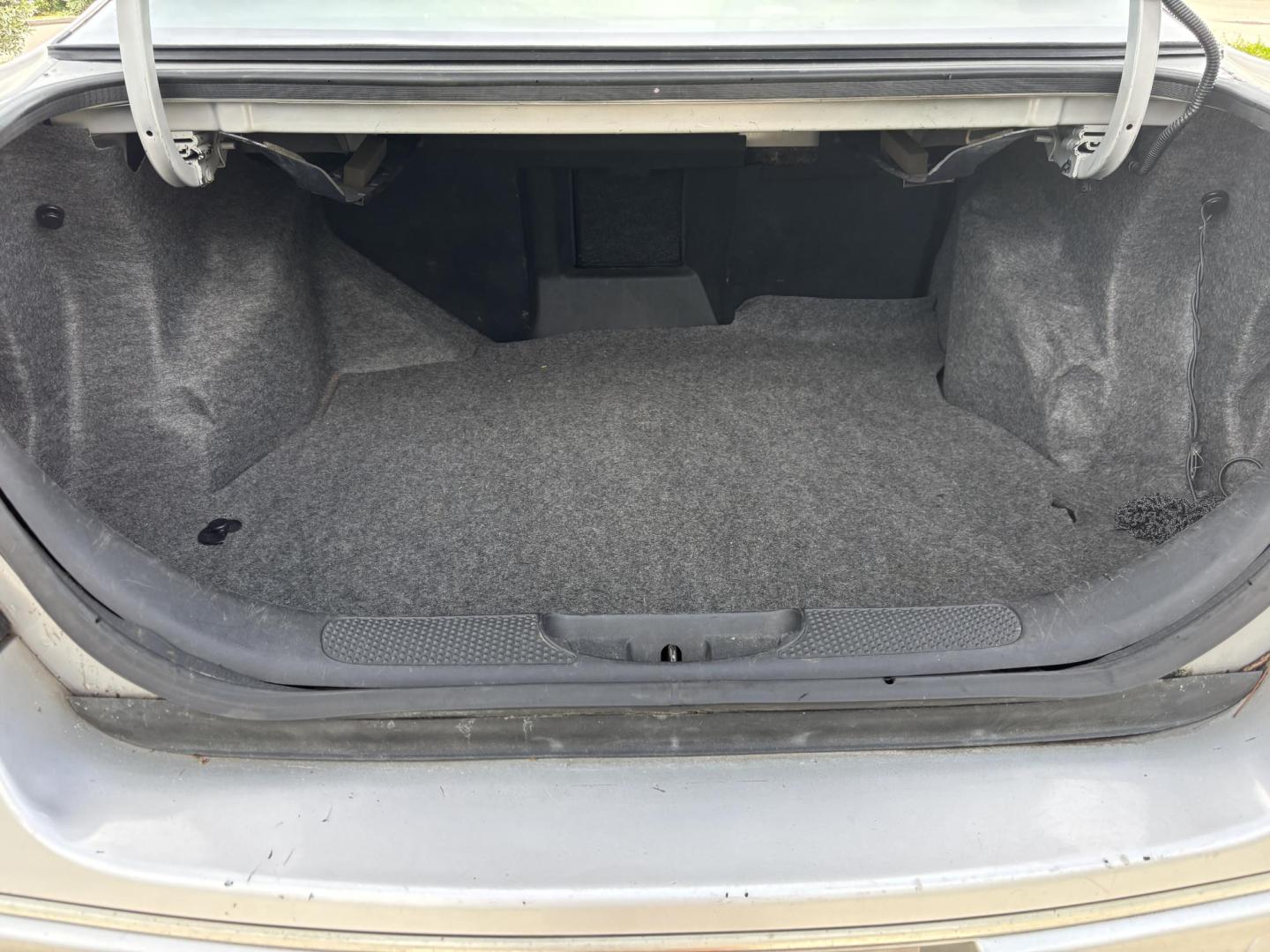 2000 SILVER /GRAY LEATHER Pontiac Bonneville SE (1G2HX54KXY4) with an 3.8L V6 OHV 12V engine, 4-Speed Automatic Overdrive transmission, located at 11170 Summerlin Square Dr., Fort Myers Beach, FL, 33931, (239) 999-7777, 26.493546, -81.941628 - We have financing available and we accept trades! Fill out a credit application on our website or come by today! If you have any questions, give us a call at (239) 999 - 7777 or visit our website at firstautocredit.com. 11170 Summerlin Square Dr, Fort Myers Beach, FL 33931 As Is Due To Veh - Photo#20