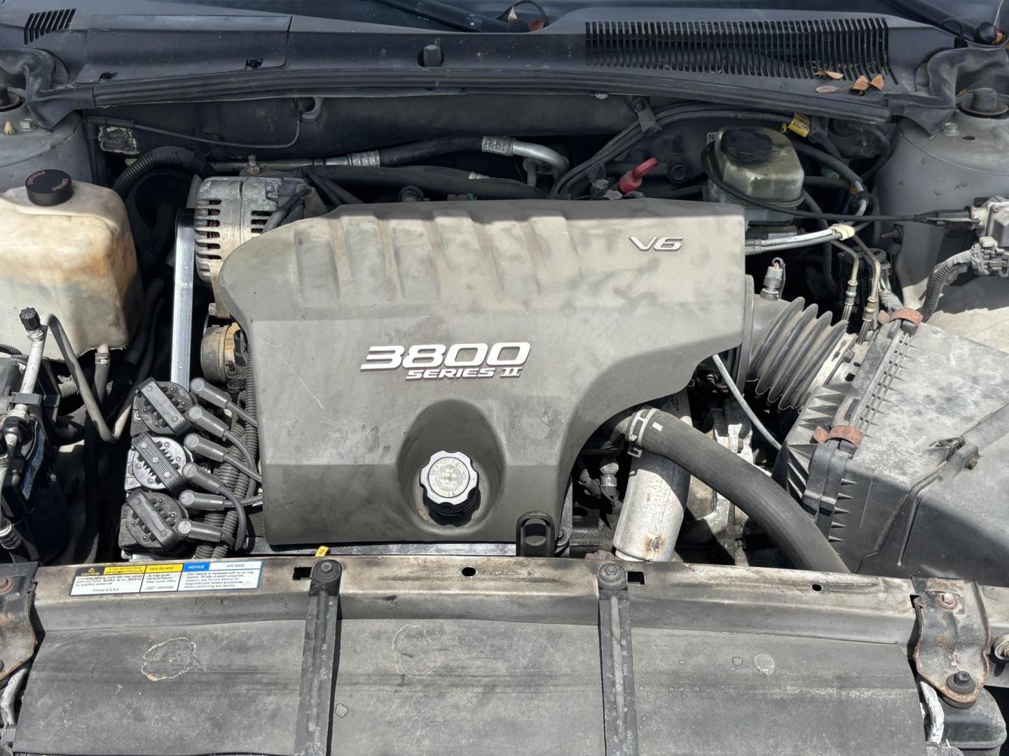 2000 SILVER /GRAY LEATHER Pontiac Bonneville SE (1G2HX54KXY4) with an 3.8L V6 OHV 12V engine, 4-Speed Automatic Overdrive transmission, located at 11170 Summerlin Square Dr., Fort Myers Beach, FL, 33931, (239) 999-7777, 26.493546, -81.941628 - We have financing available and we accept trades! Fill out a credit application on our website or come by today! If you have any questions, give us a call at (239) 999 - 7777 or visit our website at firstautocredit.com. 11170 Summerlin Square Dr, Fort Myers Beach, FL 33931 As Is Due To Veh - Photo#21