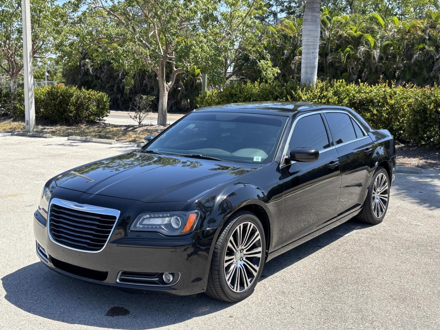 2013 BLACK /CHARCOAL Chrysler 300 S V6 RWD (2C3CCABG9DH) with an 3.6L V6 DOHC 24V engine, 8-Speed Automatic transmission, located at 11170 Summerlin Square Dr., Fort Myers Beach, FL, 33931, (239) 999-7777, 26.493546, -81.941628 - 2013 Chrysler 300 S - Photo#0
