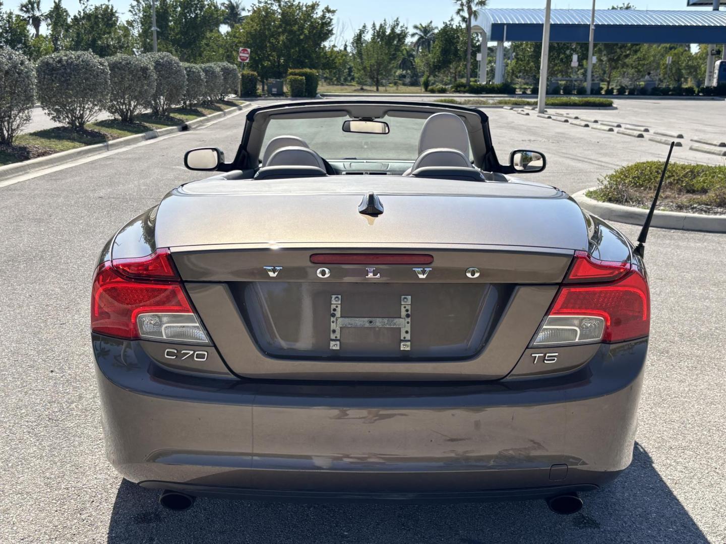 2012 BROWN /TAN Volvo C70 Convertible Hardtop T5 (YV1672MC2CJ) with an 2.5L L5 DOHC 20V TURBO engine, 6-Speed Manual Overdrive transmission, located at 11170 Summerlin Square Dr., Fort Myers Beach, FL, 33931, (239) 999-7777, 26.493546, -81.941628 - We have financing available and we accept trades! Fill out a credit application on our website or come by today! If you have any questions, give us a call at (239) 999 - 7777 or visit our website at firstautocredit.com. 11170 Summerlin Square Dr, Fort Myers Beach, FL 33931 - Photo#5