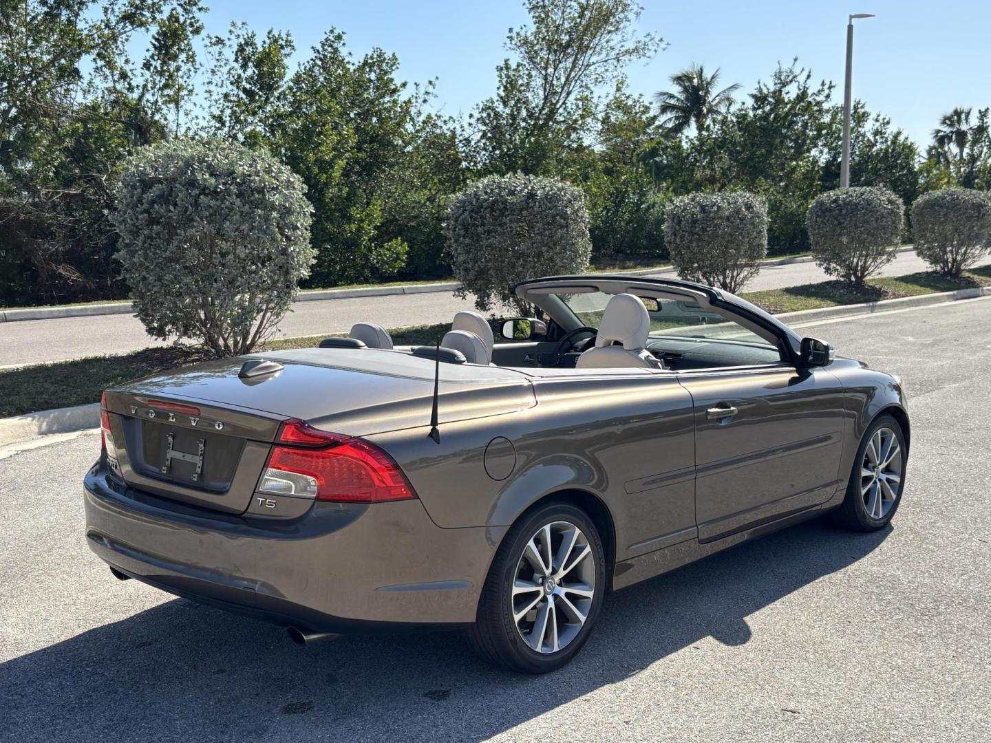 2012 BROWN /TAN Volvo C70 Convertible Hardtop T5 (YV1672MC2CJ) with an 2.5L L5 DOHC 20V TURBO engine, 6-Speed Manual Overdrive transmission, located at 11170 Summerlin Square Dr., Fort Myers Beach, FL, 33931, (239) 999-7777, 26.493546, -81.941628 - We have financing available and we accept trades! Fill out a credit application on our website or come by today! If you have any questions, give us a call at (239) 999 - 7777 or visit our website at firstautocredit.com. 11170 Summerlin Square Dr, Fort Myers Beach, FL 33931 - Photo#6