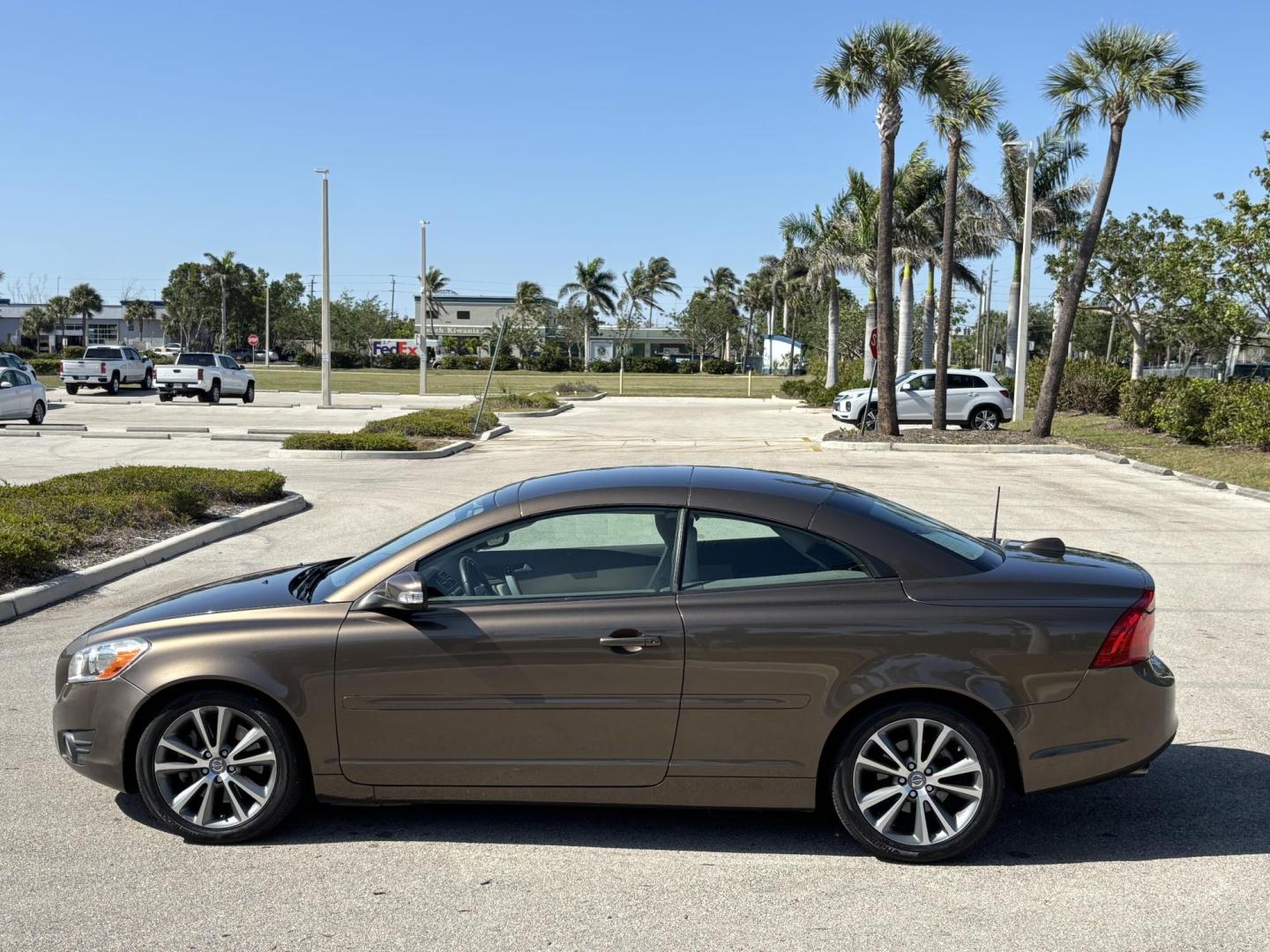 2012 BROWN /TAN Volvo C70 Convertible Hardtop T5 (YV1672MC2CJ) with an 2.5L L5 DOHC 20V TURBO engine, 6-Speed Manual Overdrive transmission, located at 11170 Summerlin Square Dr., Fort Myers Beach, FL, 33931, (239) 999-7777, 26.493546, -81.941628 - We have financing available and we accept trades! Fill out a credit application on our website or come by today! If you have any questions, give us a call at (239) 999 - 7777 or visit our website at firstautocredit.com. 11170 Summerlin Square Dr, Fort Myers Beach, FL 33931 - Photo#15