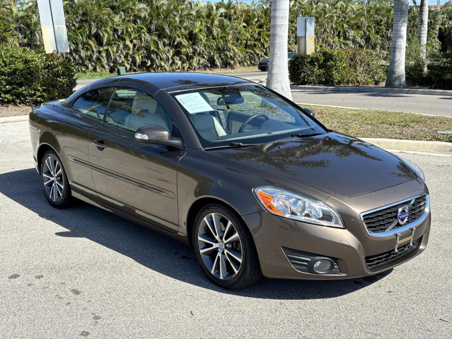 2012 BROWN /TAN Volvo C70 Convertible Hardtop T5 (YV1672MC2CJ) with an 2.5L L5 DOHC 20V TURBO engine, 6-Speed Manual Overdrive transmission, located at 11170 Summerlin Square Dr., Fort Myers Beach, FL, 33931, (239) 999-7777, 26.493546, -81.941628 - We have financing available and we accept trades! Fill out a credit application on our website or come by today! If you have any questions, give us a call at (239) 999 - 7777 or visit our website at firstautocredit.com. 11170 Summerlin Square Dr, Fort Myers Beach, FL 33931 - Photo#10