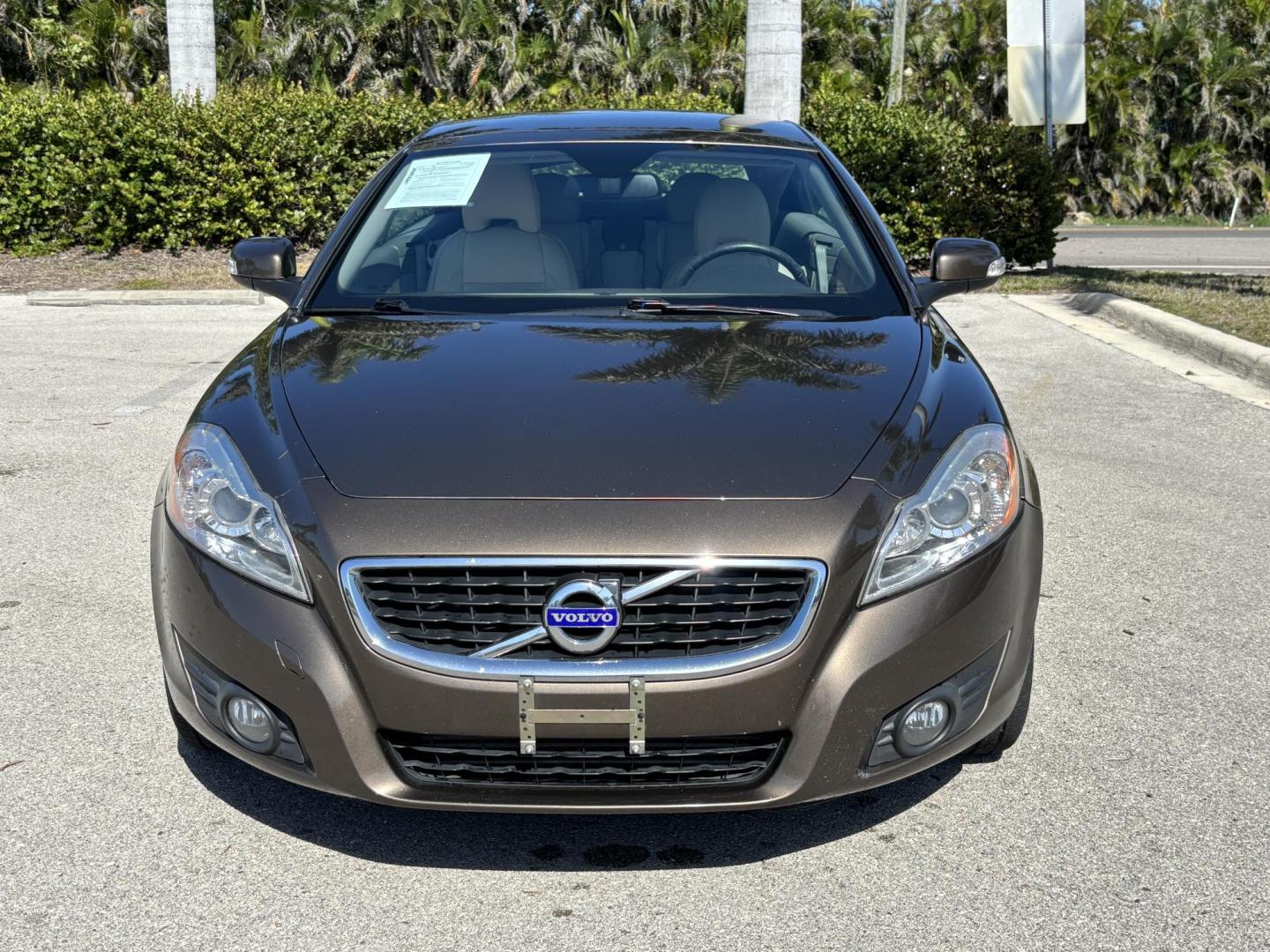 2012 BROWN /TAN Volvo C70 Convertible Hardtop T5 (YV1672MC2CJ) with an 2.5L L5 DOHC 20V TURBO engine, 6-Speed Manual Overdrive transmission, located at 11170 Summerlin Square Dr., Fort Myers Beach, FL, 33931, (239) 999-7777, 26.493546, -81.941628 - We have financing available and we accept trades! Fill out a credit application on our website or come by today! If you have any questions, give us a call at (239) 999 - 7777 or visit our website at firstautocredit.com. 11170 Summerlin Square Dr, Fort Myers Beach, FL 33931 - Photo#9