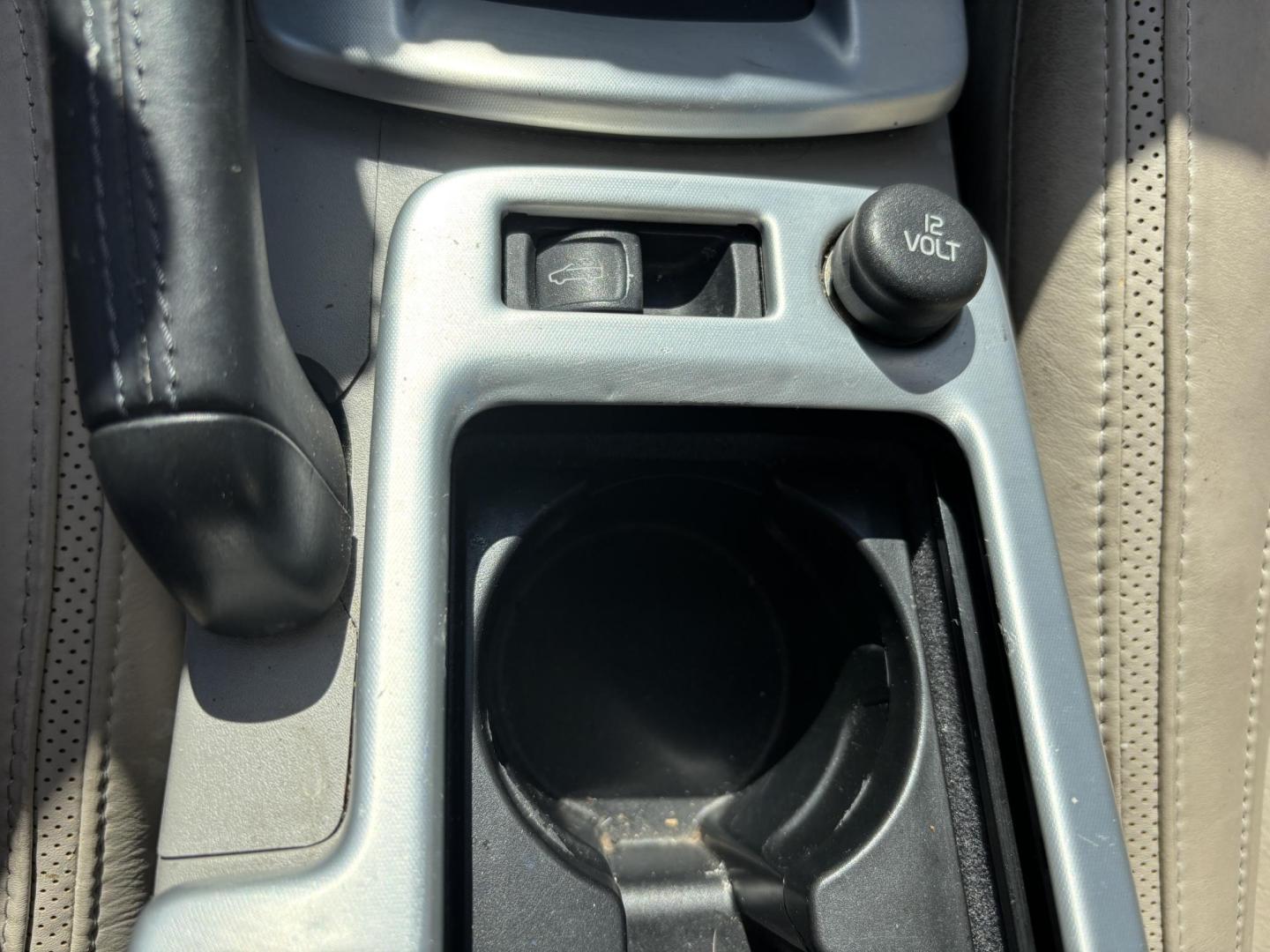 2012 BROWN /TAN Volvo C70 Convertible Hardtop T5 (YV1672MC2CJ) with an 2.5L L5 DOHC 20V TURBO engine, 6-Speed Manual Overdrive transmission, located at 11170 Summerlin Square Dr., Fort Myers Beach, FL, 33931, (239) 999-7777, 26.493546, -81.941628 - We have financing available and we accept trades! Fill out a credit application on our website or come by today! If you have any questions, give us a call at (239) 999 - 7777 or visit our website at firstautocredit.com. 11170 Summerlin Square Dr, Fort Myers Beach, FL 33931 - Photo#26