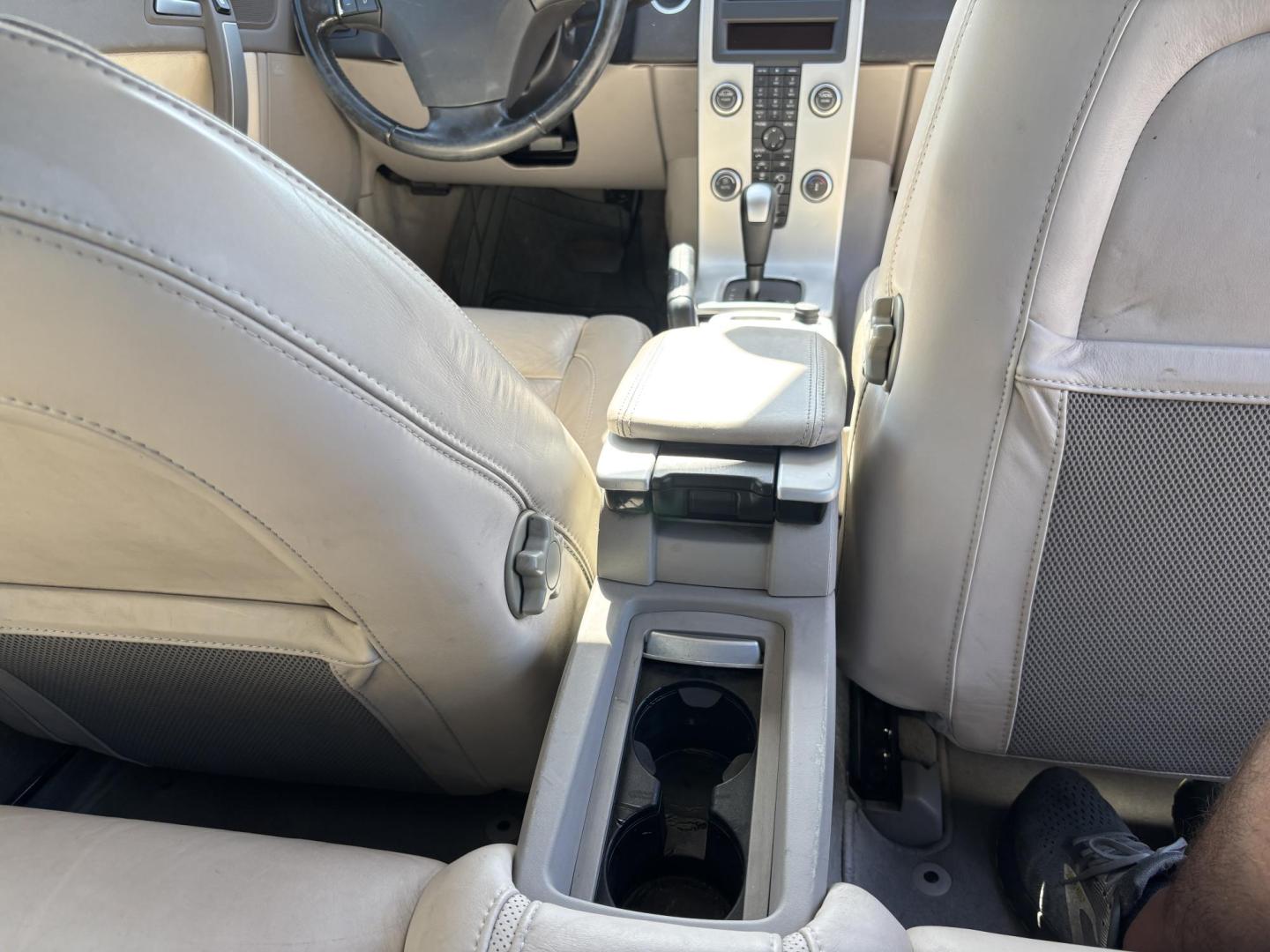 2012 BROWN /TAN Volvo C70 Convertible Hardtop T5 (YV1672MC2CJ) with an 2.5L L5 DOHC 20V TURBO engine, 6-Speed Manual Overdrive transmission, located at 11170 Summerlin Square Dr., Fort Myers Beach, FL, 33931, (239) 999-7777, 26.493546, -81.941628 - We have financing available and we accept trades! Fill out a credit application on our website or come by today! If you have any questions, give us a call at (239) 999 - 7777 or visit our website at firstautocredit.com. 11170 Summerlin Square Dr, Fort Myers Beach, FL 33931 - Photo#19