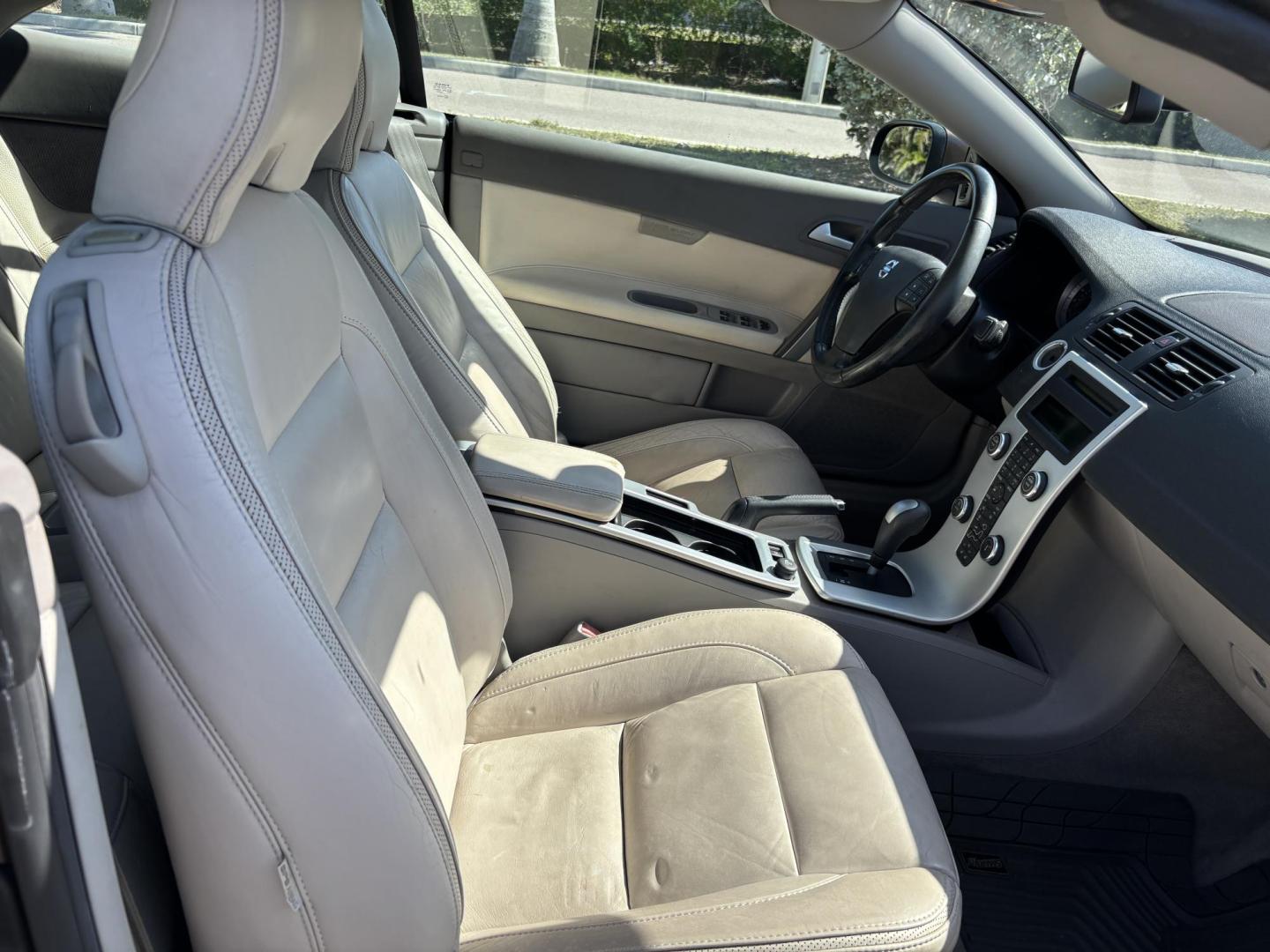 2012 BROWN /TAN Volvo C70 Convertible Hardtop T5 (YV1672MC2CJ) with an 2.5L L5 DOHC 20V TURBO engine, 6-Speed Manual Overdrive transmission, located at 11170 Summerlin Square Dr., Fort Myers Beach, FL, 33931, (239) 999-7777, 26.493546, -81.941628 - We have financing available and we accept trades! Fill out a credit application on our website or come by today! If you have any questions, give us a call at (239) 999 - 7777 or visit our website at firstautocredit.com. 11170 Summerlin Square Dr, Fort Myers Beach, FL 33931 - Photo#17
