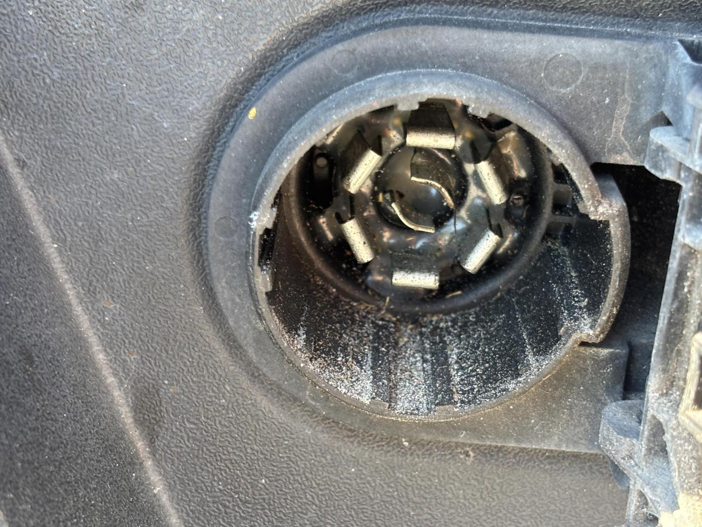 2016 SILVER /CHARCOAL Toyota Tacoma SR5 Double Cab Long Bed V6 5AT 4WD (3TMCZ5ANXGM) with an 3.6L V6 DOHC 24V engine, 5A transmission, located at 11170 Summerlin Square Dr., Fort Myers Beach, FL, 33931, (239) 999-7777, 26.493546, -81.941628 - We have financing available and we accept trades! Fill out a credit application on our website or come by today! If you have any questions, give us a call at (239) 999 - 7777 or visit our website at firstautocredit.com. 11170 Summerlin Square Dr, Fort Myers Beach, FL 33931 Carfax Value $21, - Photo#27