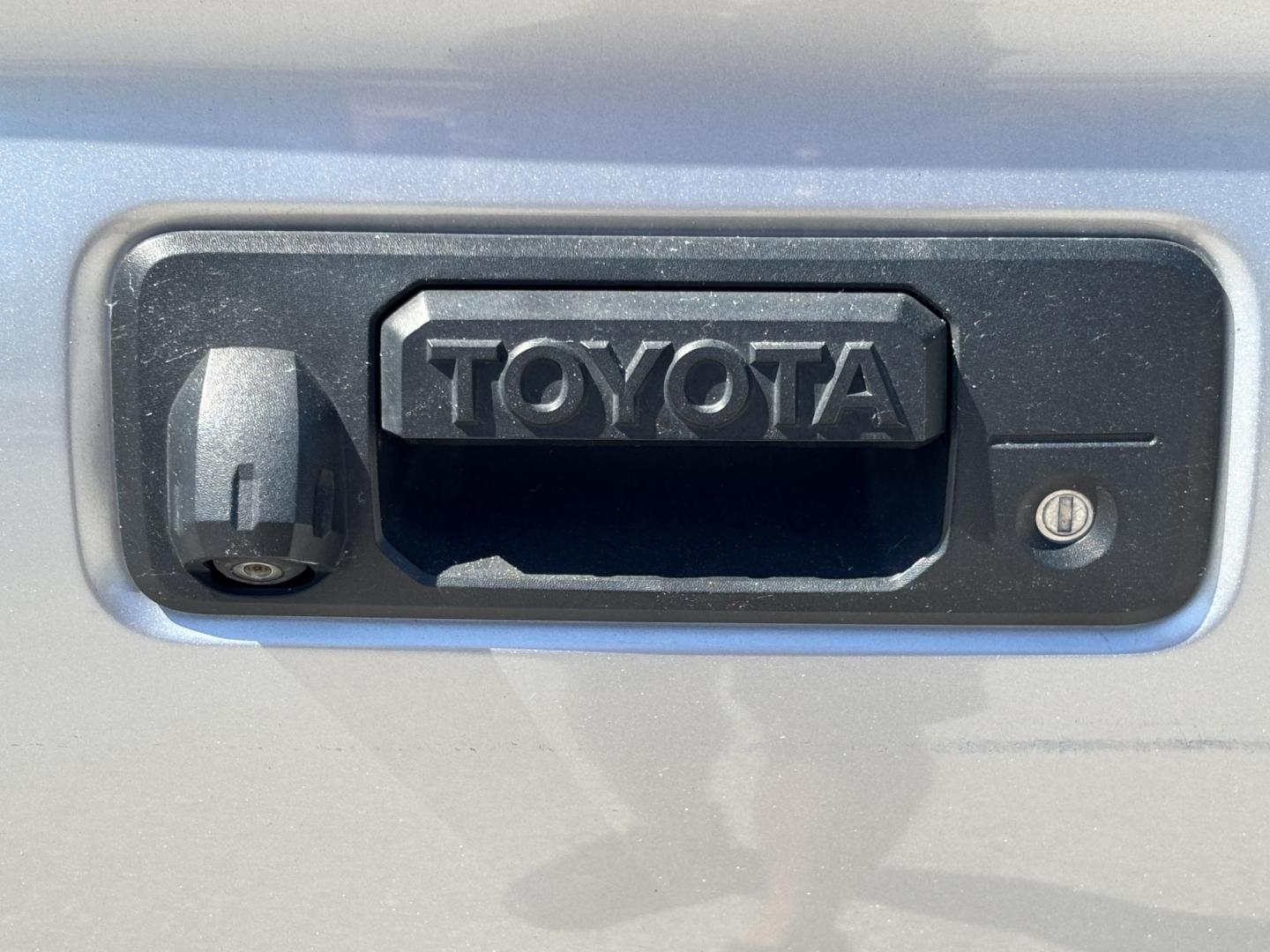 2016 SILVER /CHARCOAL Toyota Tacoma SR5 Double Cab Long Bed V6 5AT 4WD (3TMCZ5ANXGM) with an 3.6L V6 DOHC 24V engine, 5A transmission, located at 11170 Summerlin Square Dr., Fort Myers Beach, FL, 33931, (239) 999-7777, 26.493546, -81.941628 - We have financing available and we accept trades! Fill out a credit application on our website or come by today! If you have any questions, give us a call at (239) 999 - 7777 or visit our website at firstautocredit.com. 11170 Summerlin Square Dr, Fort Myers Beach, FL 33931 Carfax Value $21, - Photo#23