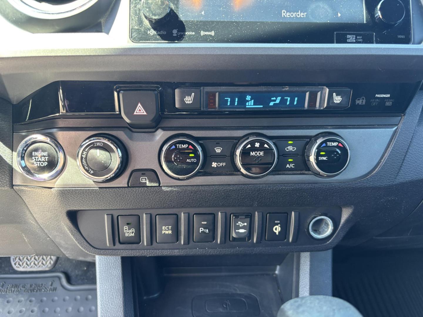 2016 SILVER /CHARCOAL Toyota Tacoma SR5 Double Cab Long Bed V6 5AT 4WD (3TMCZ5ANXGM) with an 3.6L V6 DOHC 24V engine, 5A transmission, located at 11170 Summerlin Square Dr., Fort Myers Beach, FL, 33931, (239) 999-7777, 26.493546, -81.941628 - We have financing available and we accept trades! Fill out a credit application on our website or come by today! If you have any questions, give us a call at (239) 999 - 7777 or visit our website at firstautocredit.com. 11170 Summerlin Square Dr, Fort Myers Beach, FL 33931 Carfax Value $21, - Photo#18