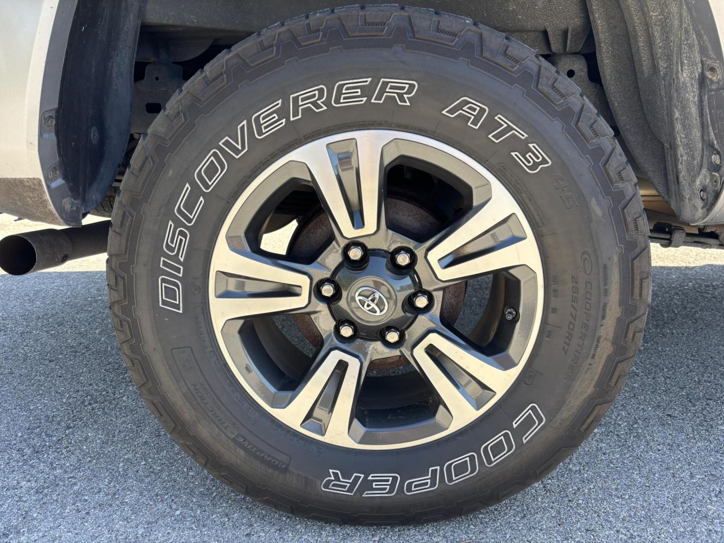 2016 SILVER /CHARCOAL Toyota Tacoma SR5 Double Cab Long Bed V6 5AT 4WD (3TMCZ5ANXGM) with an 3.6L V6 DOHC 24V engine, 5A transmission, located at 11170 Summerlin Square Dr., Fort Myers Beach, FL, 33931, (239) 999-7777, 26.493546, -81.941628 - We have financing available and we accept trades! Fill out a credit application on our website or come by today! If you have any questions, give us a call at (239) 999 - 7777 or visit our website at firstautocredit.com. 11170 Summerlin Square Dr, Fort Myers Beach, FL 33931 Carfax Value $21, - Photo#32