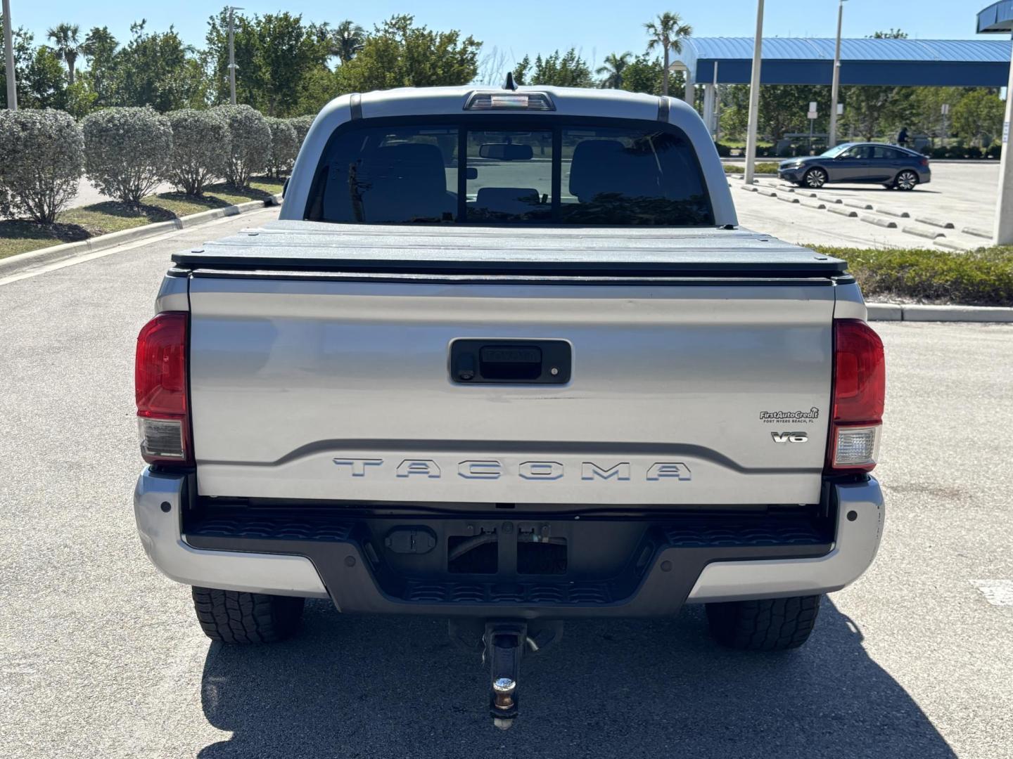 2016 SILVER /CHARCOAL Toyota Tacoma SR5 Double Cab Long Bed V6 5AT 4WD (3TMCZ5ANXGM) with an 3.6L V6 DOHC 24V engine, 5A transmission, located at 11170 Summerlin Square Dr., Fort Myers Beach, FL, 33931, (239) 999-7777, 26.493546, -81.941628 - We have financing available and we accept trades! Fill out a credit application on our website or come by today! If you have any questions, give us a call at (239) 999 - 7777 or visit our website at firstautocredit.com. 11170 Summerlin Square Dr, Fort Myers Beach, FL 33931 Carfax Value $21, - Photo#5