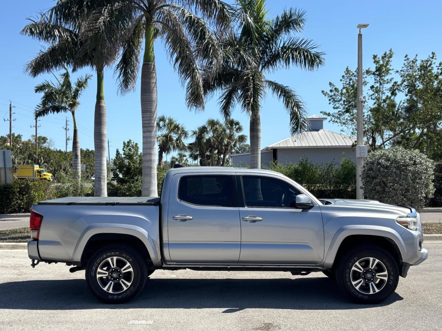 2016 SILVER /CHARCOAL Toyota Tacoma SR5 Double Cab Long Bed V6 5AT 4WD (3TMCZ5ANXGM) with an 3.6L V6 DOHC 24V engine, 5A transmission, located at 11170 Summerlin Square Dr., Fort Myers Beach, FL, 33931, (239) 999-7777, 26.493546, -81.941628 - We have financing available and we accept trades! Fill out a credit application on our website or come by today! If you have any questions, give us a call at (239) 999 - 7777 or visit our website at firstautocredit.com. 11170 Summerlin Square Dr, Fort Myers Beach, FL 33931 Carfax Value $21, - Photo#3