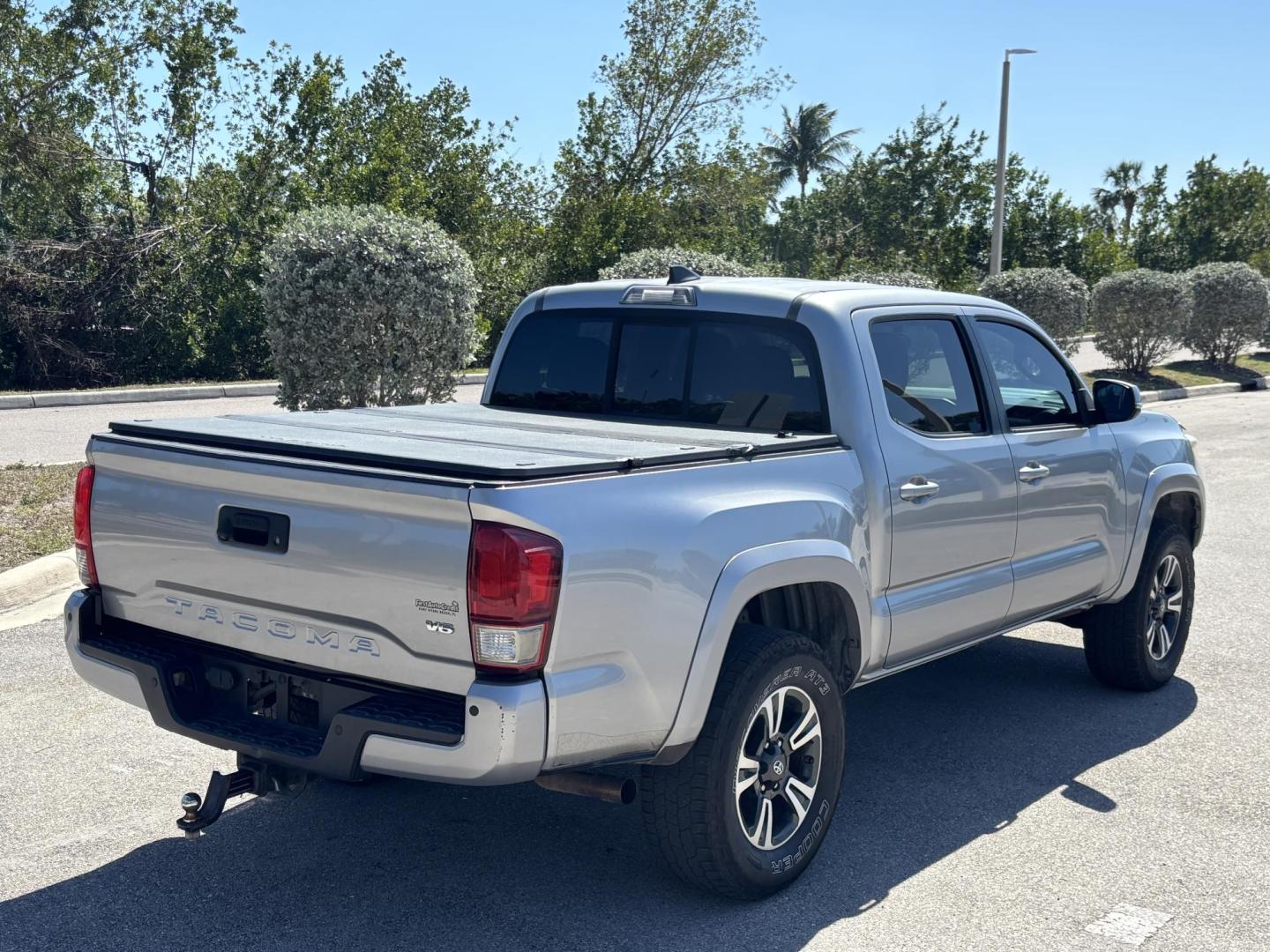 2016 SILVER /CHARCOAL Toyota Tacoma SR5 Double Cab Long Bed V6 5AT 4WD (3TMCZ5ANXGM) with an 3.6L V6 DOHC 24V engine, 5A transmission, located at 11170 Summerlin Square Dr., Fort Myers Beach, FL, 33931, (239) 999-7777, 26.493546, -81.941628 - We have financing available and we accept trades! Fill out a credit application on our website or come by today! If you have any questions, give us a call at (239) 999 - 7777 or visit our website at firstautocredit.com. 11170 Summerlin Square Dr, Fort Myers Beach, FL 33931 Carfax Value $21, - Photo#6