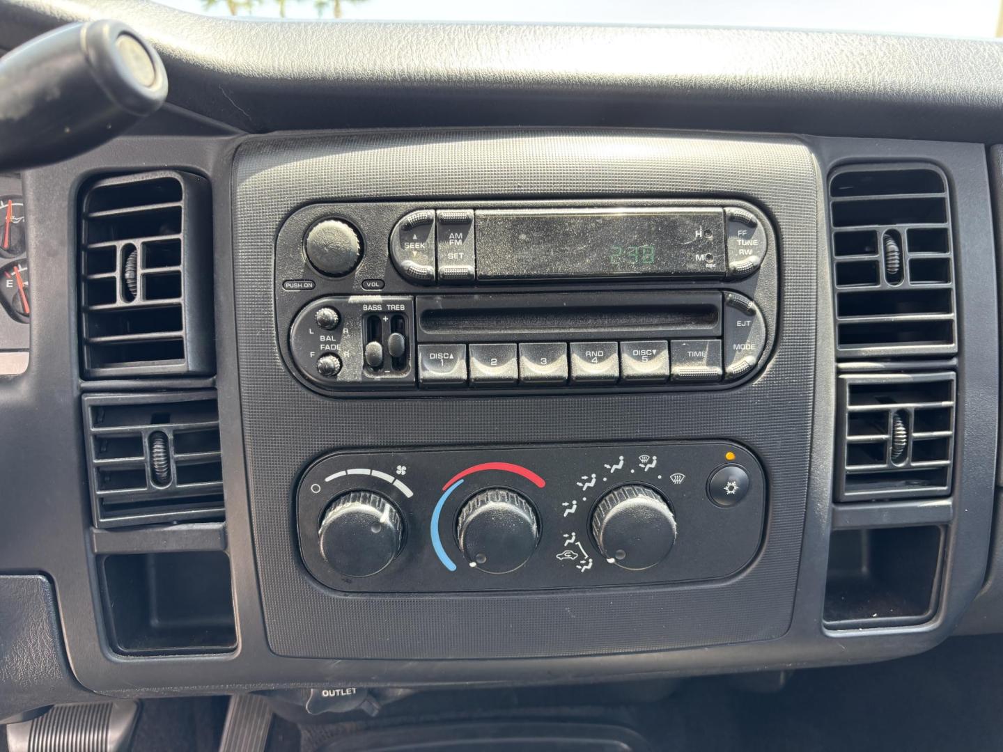 2004 GRAY /GRAY Dodge Dakota SLT Plus Quad Cab 2WD (1D7HL48N54S) with an 4.7L V8 SOHC 16V engine, AUTOMATIC transmission, located at 11170 Summerlin Square Dr., Fort Myers Beach, FL, 33931, (239) 999-7777, 26.493546, -81.941628 - We have financing available and we accept trades! Fill out a credit application on our website or come by today! If you have any questions, give us a call at (239) 999 - 7777 or visit our website at firstautocredit.com. 11170 Summerlin Square Dr, Fort Myers Beach, FL 33931 - Photo#20