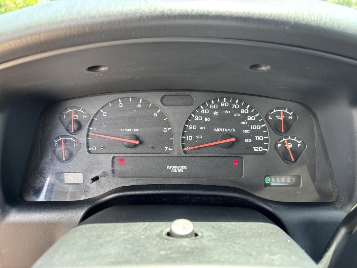 2004 GRAY /GRAY Dodge Dakota SLT Plus Quad Cab 2WD (1D7HL48N54S) with an 4.7L V8 SOHC 16V engine, AUTOMATIC transmission, located at 11170 Summerlin Square Dr., Fort Myers Beach, FL, 33931, (239) 999-7777, 26.493546, -81.941628 - We have financing available and we accept trades! Fill out a credit application on our website or come by today! If you have any questions, give us a call at (239) 999 - 7777 or visit our website at firstautocredit.com. 11170 Summerlin Square Dr, Fort Myers Beach, FL 33931 - Photo#18