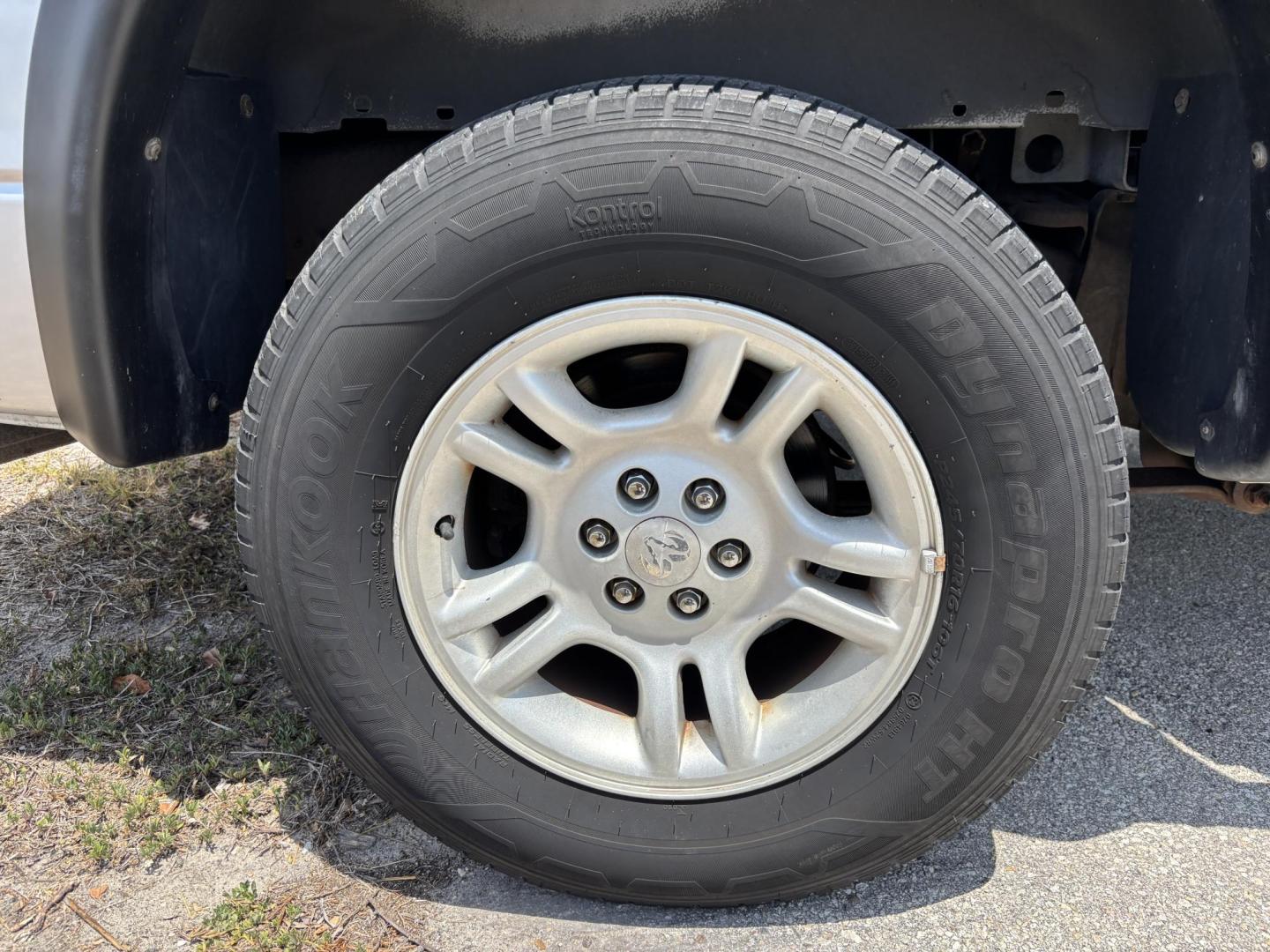 2004 GRAY /GRAY Dodge Dakota SLT Plus Quad Cab 2WD (1D7HL48N54S) with an 4.7L V8 SOHC 16V engine, AUTOMATIC transmission, located at 11170 Summerlin Square Dr., Fort Myers Beach, FL, 33931, (239) 999-7777, 26.493546, -81.941628 - We have financing available and we accept trades! Fill out a credit application on our website or come by today! If you have any questions, give us a call at (239) 999 - 7777 or visit our website at firstautocredit.com. 11170 Summerlin Square Dr, Fort Myers Beach, FL 33931 - Photo#32