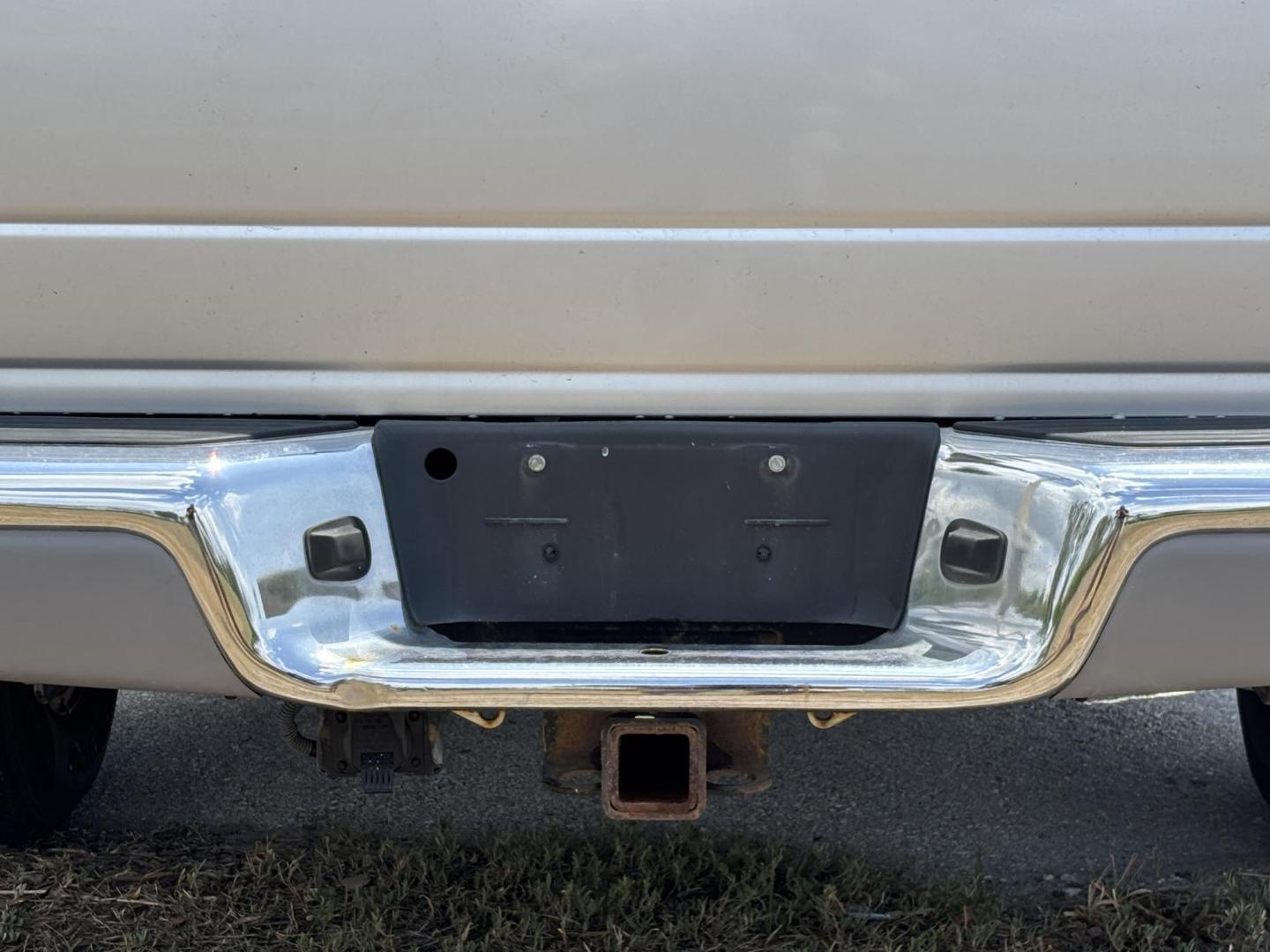 2004 GRAY /GRAY Dodge Dakota SLT Plus Quad Cab 2WD (1D7HL48N54S) with an 4.7L V8 SOHC 16V engine, AUTOMATIC transmission, located at 11170 Summerlin Square Dr., Fort Myers Beach, FL, 33931, (239) 999-7777, 26.493546, -81.941628 - We have financing available and we accept trades! Fill out a credit application on our website or come by today! If you have any questions, give us a call at (239) 999 - 7777 or visit our website at firstautocredit.com. 11170 Summerlin Square Dr, Fort Myers Beach, FL 33931 - Photo#25