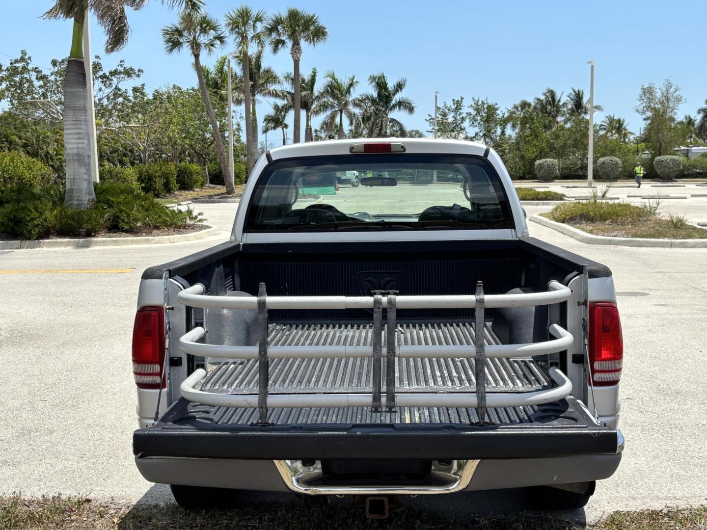 2004 GRAY /GRAY Dodge Dakota SLT Plus Quad Cab 2WD (1D7HL48N54S) with an 4.7L V8 SOHC 16V engine, AUTOMATIC transmission, located at 11170 Summerlin Square Dr., Fort Myers Beach, FL, 33931, (239) 999-7777, 26.493546, -81.941628 - We have financing available and we accept trades! Fill out a credit application on our website or come by today! If you have any questions, give us a call at (239) 999 - 7777 or visit our website at firstautocredit.com. 11170 Summerlin Square Dr, Fort Myers Beach, FL 33931 - Photo#6