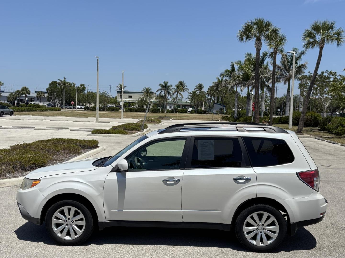 2013 WHITE /TAN Subaru Forester 2.5X Premium (JF2SHADC3DH) with an 2.5L H4 SOHC 16V engine, AUTOMATIC transmission, located at 11170 Summerlin Square Dr., Fort Myers Beach, FL, 33931, (239) 999-7777, 26.493546, -81.941628 - SALVAGE TITLE (2014) Issued We have financing available and we accept trades! Fill out a credit application on our website or come by today! If you have any questions, give us a call at (239) 999 - 7777 or visit our website at firstautocredit.com. 11170 Summerlin Square Dr, Fort Myers Beach - Photo#7