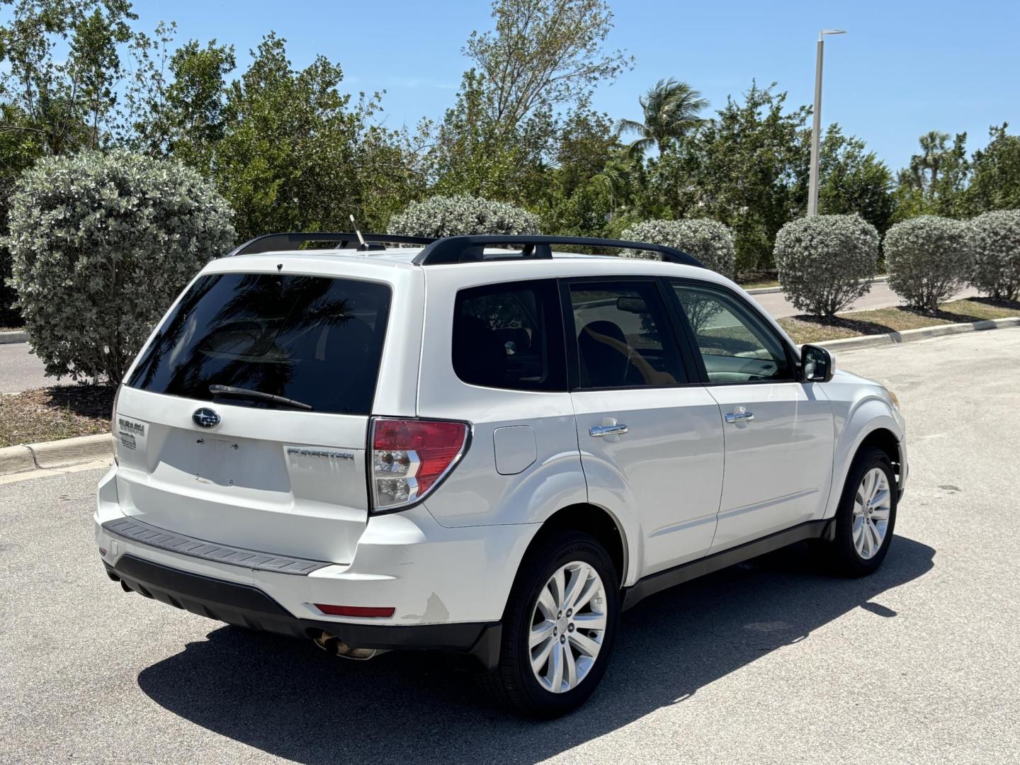 2013 WHITE /TAN Subaru Forester 2.5X Premium (JF2SHADC3DH) with an 2.5L H4 SOHC 16V engine, AUTOMATIC transmission, located at 11170 Summerlin Square Dr., Fort Myers Beach, FL, 33931, (239) 999-7777, 26.493546, -81.941628 - SALVAGE TITLE (2014) Issued We have financing available and we accept trades! Fill out a credit application on our website or come by today! If you have any questions, give us a call at (239) 999 - 7777 or visit our website at firstautocredit.com. 11170 Summerlin Square Dr, Fort Myers Beach - Photo#6