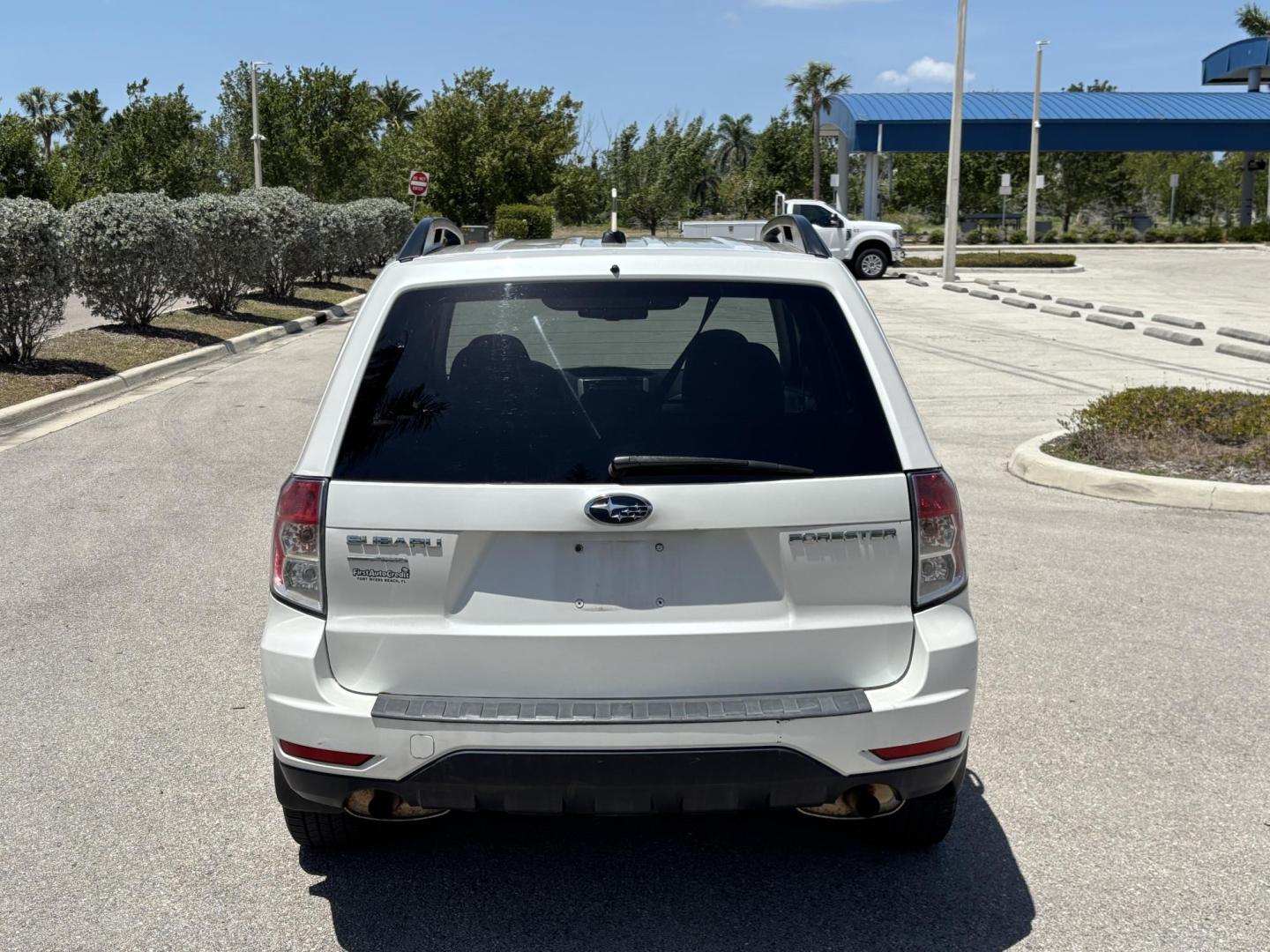 2013 WHITE /TAN Subaru Forester 2.5X Premium (JF2SHADC3DH) with an 2.5L H4 SOHC 16V engine, AUTOMATIC transmission, located at 11170 Summerlin Square Dr., Fort Myers Beach, FL, 33931, (239) 999-7777, 26.493546, -81.941628 - SALVAGE TITLE (2014) Issued We have financing available and we accept trades! Fill out a credit application on our website or come by today! If you have any questions, give us a call at (239) 999 - 7777 or visit our website at firstautocredit.com. 11170 Summerlin Square Dr, Fort Myers Beach - Photo#5
