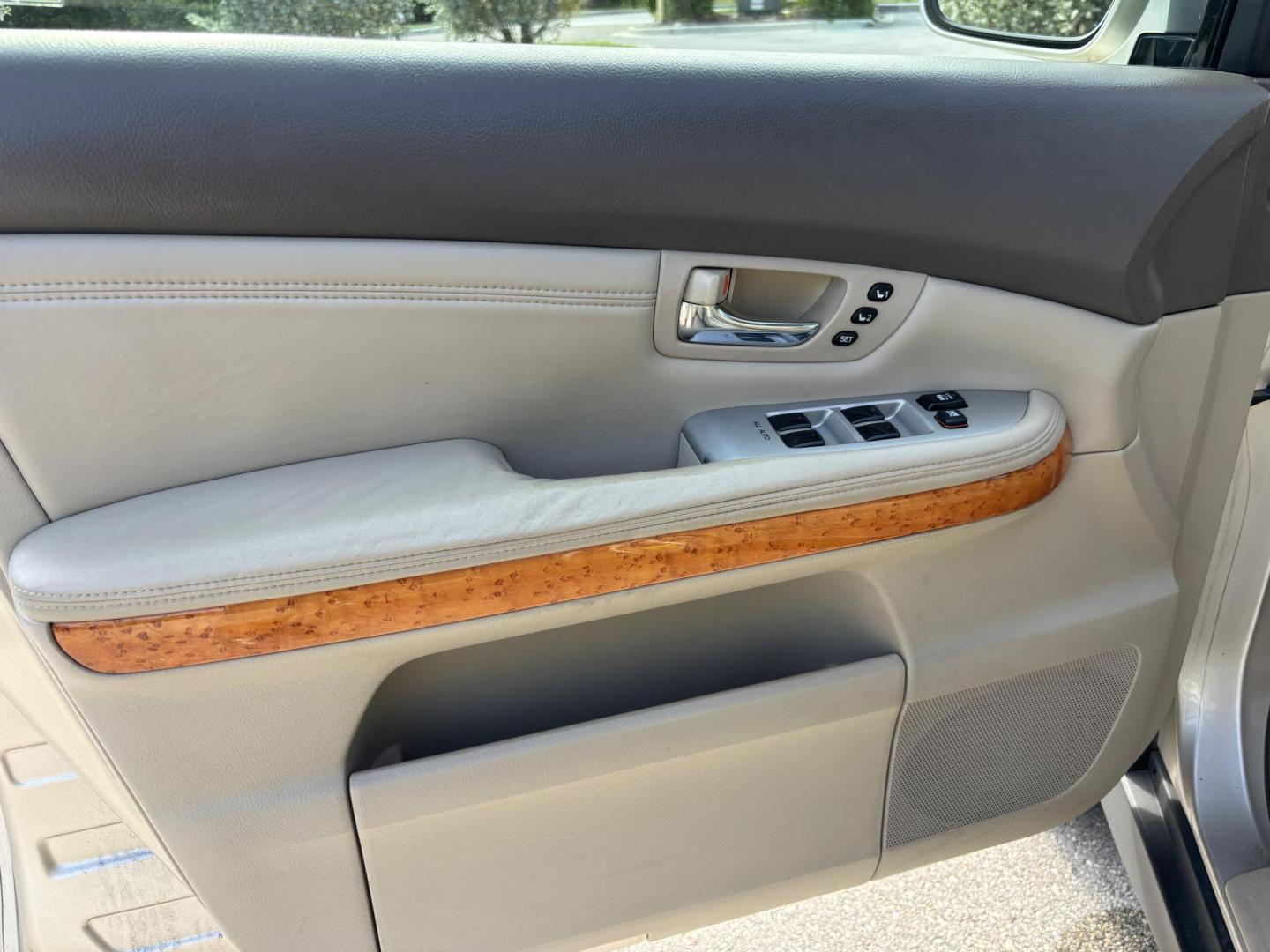 2004 GOLD /TAN LEATHER Lexus RX 330 4WD (JTJHA31U640) with an 3.3L V6 DOHC 24V engine, 5-Speed Automatic Overdrive transmission, located at 11170 Summerlin Square Dr., Fort Myers Beach, FL, 33931, (239) 999-7777, 26.493546, -81.941628 - Photo#25