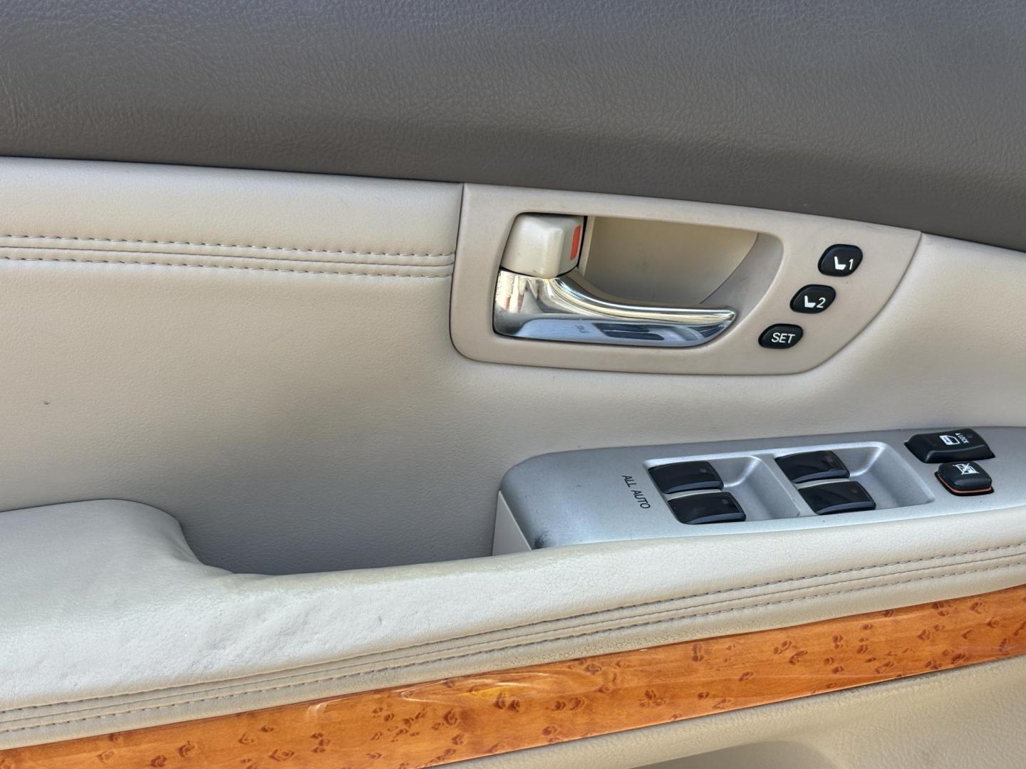 2004 GOLD /TAN LEATHER Lexus RX 330 4WD (JTJHA31U640) with an 3.3L V6 DOHC 24V engine, 5-Speed Automatic Overdrive transmission, located at 11170 Summerlin Square Dr., Fort Myers Beach, FL, 33931, (239) 999-7777, 26.493546, -81.941628 - Photo#26