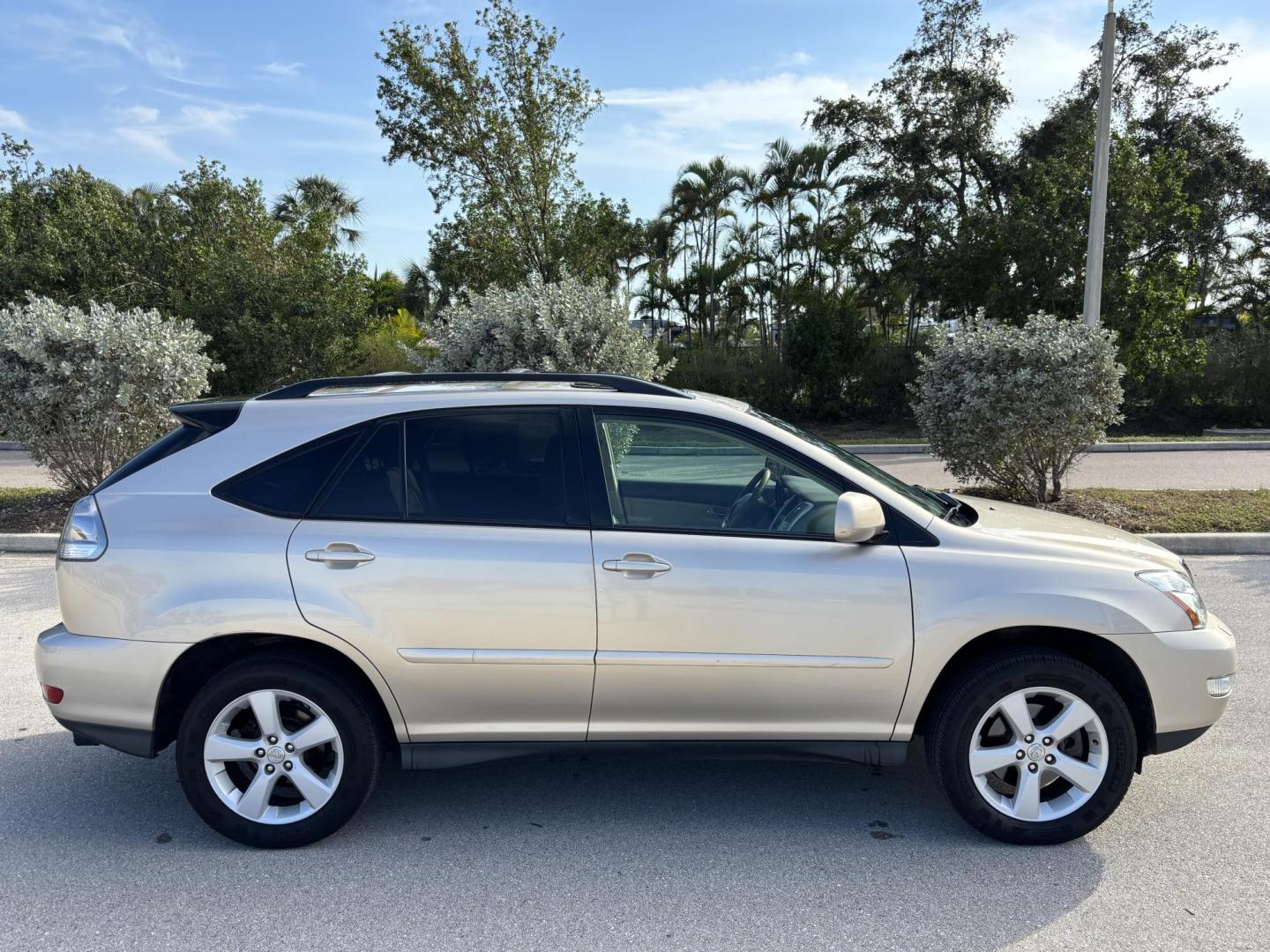 2004 GOLD /TAN LEATHER Lexus RX 330 4WD (JTJHA31U640) with an 3.3L V6 DOHC 24V engine, 5-Speed Automatic Overdrive transmission, located at 11170 Summerlin Square Dr., Fort Myers Beach, FL, 33931, (239) 999-7777, 26.493546, -81.941628 - Photo#3