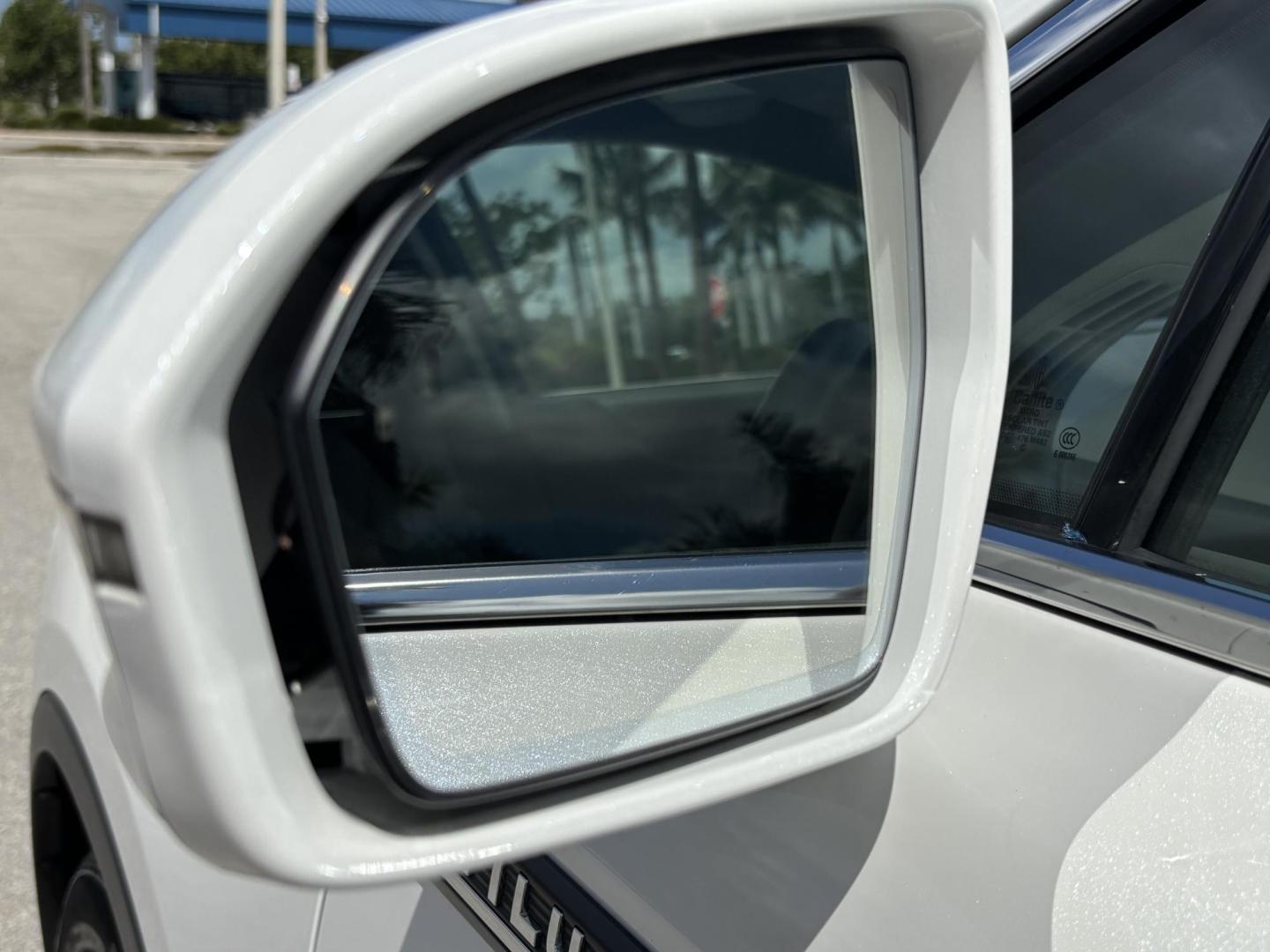 2021 WHITE /TAN Lincoln Nautilus Reserve AWD (2LMPJ8K97MB) with an 2.0L L4 DOHC 16V engine, 6A transmission, located at 11170 Summerlin Square Dr., Fort Myers Beach, FL, 33931, (239) 999-7777, 26.493546, -81.941628 - Photo#32