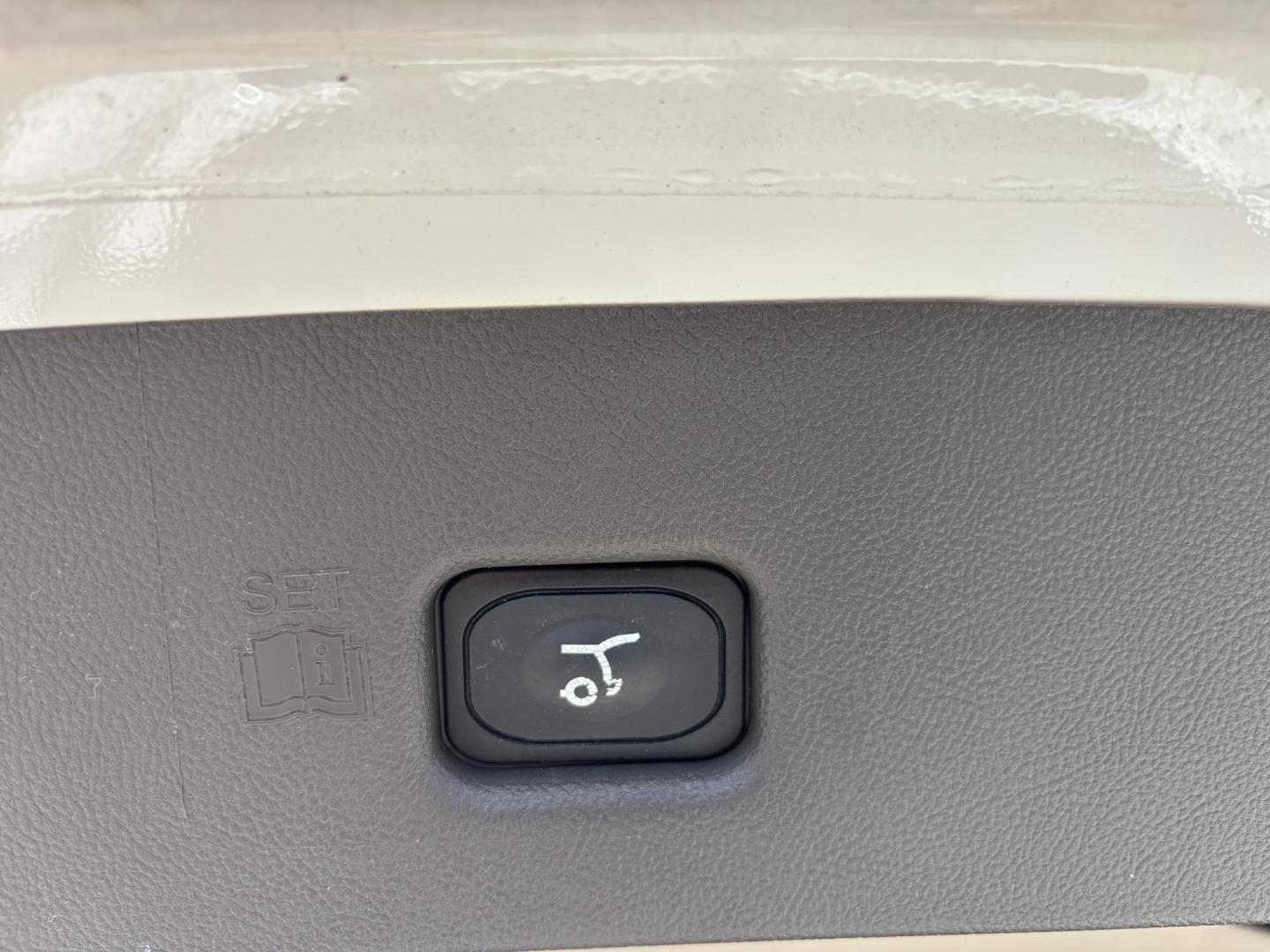 2021 WHITE /TAN Lincoln Nautilus Reserve AWD (2LMPJ8K97MB) with an 2.0L L4 DOHC 16V engine, 6A transmission, located at 11170 Summerlin Square Dr., Fort Myers Beach, FL, 33931, (239) 999-7777, 26.493546, -81.941628 - Photo#38