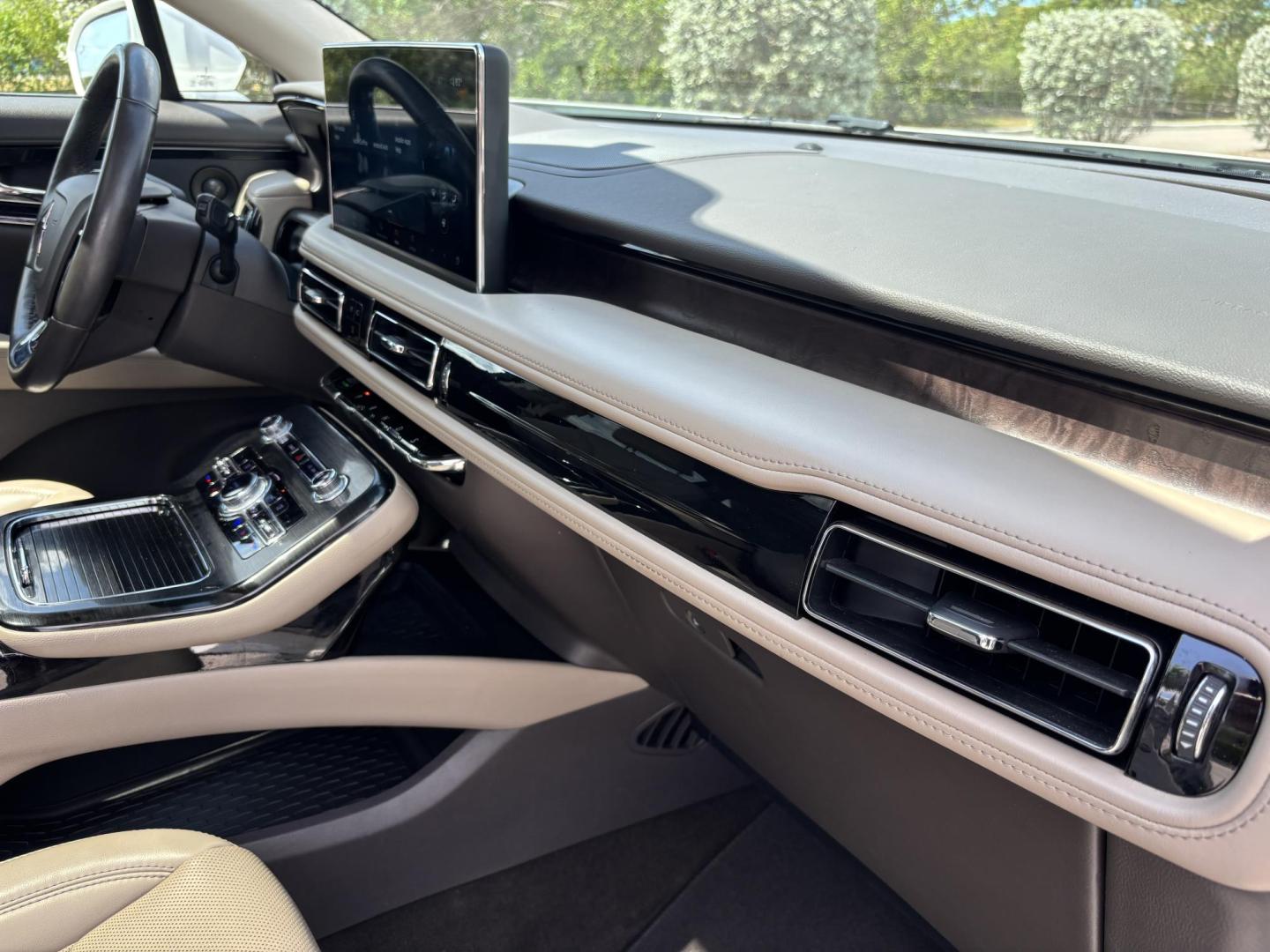 2021 WHITE /TAN Lincoln Nautilus Reserve AWD (2LMPJ8K97MB) with an 2.0L L4 DOHC 16V engine, 6A transmission, located at 11170 Summerlin Square Dr., Fort Myers Beach, FL, 33931, (239) 999-7777, 26.493546, -81.941628 - Photo#23