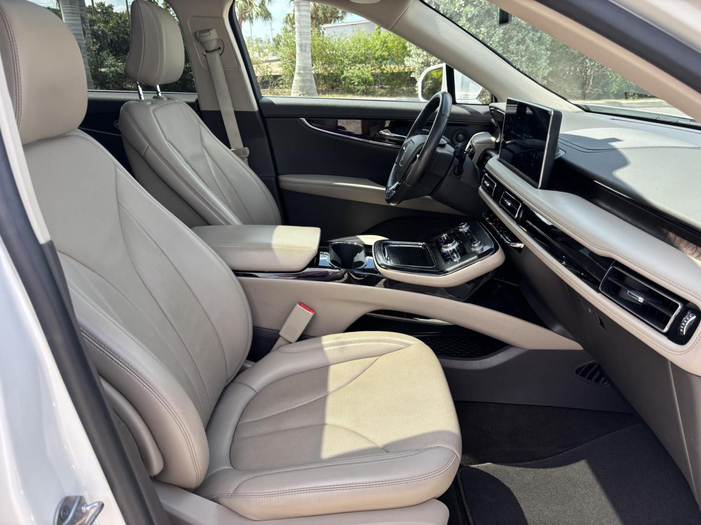 2021 WHITE /TAN Lincoln Nautilus Reserve AWD (2LMPJ8K97MB) with an 2.0L L4 DOHC 16V engine, 6A transmission, located at 11170 Summerlin Square Dr., Fort Myers Beach, FL, 33931, (239) 999-7777, 26.493546, -81.941628 - Photo#33