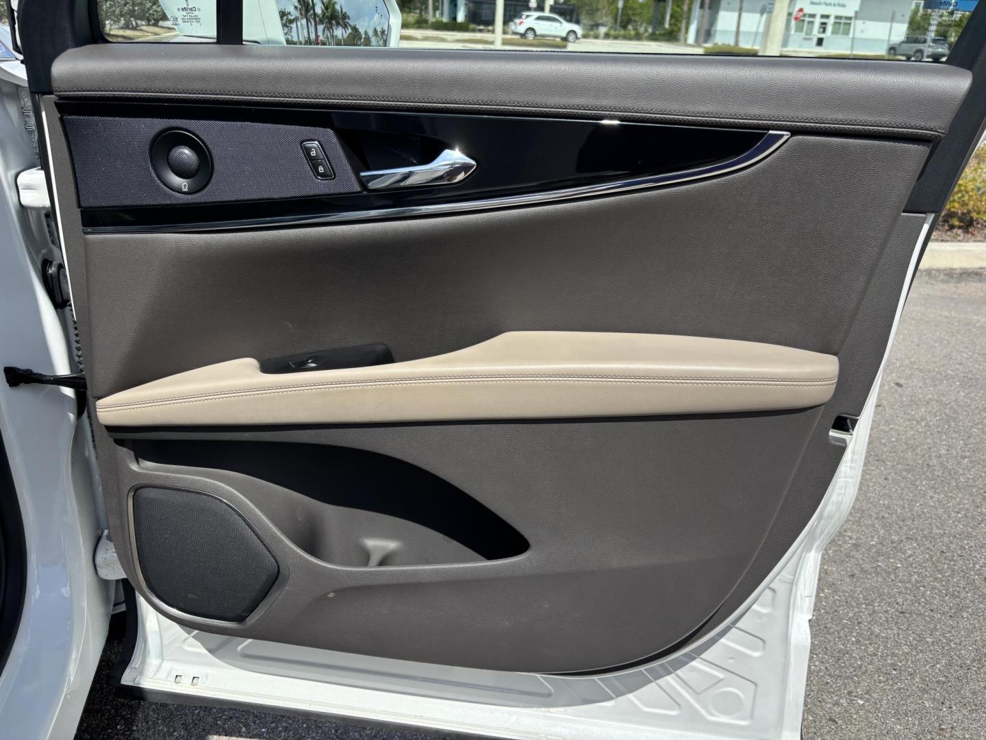 2021 WHITE /TAN Lincoln Nautilus Reserve AWD (2LMPJ8K97MB) with an 2.0L L4 DOHC 16V engine, 6A transmission, located at 11170 Summerlin Square Dr., Fort Myers Beach, FL, 33931, (239) 999-7777, 26.493546, -81.941628 - Photo#43