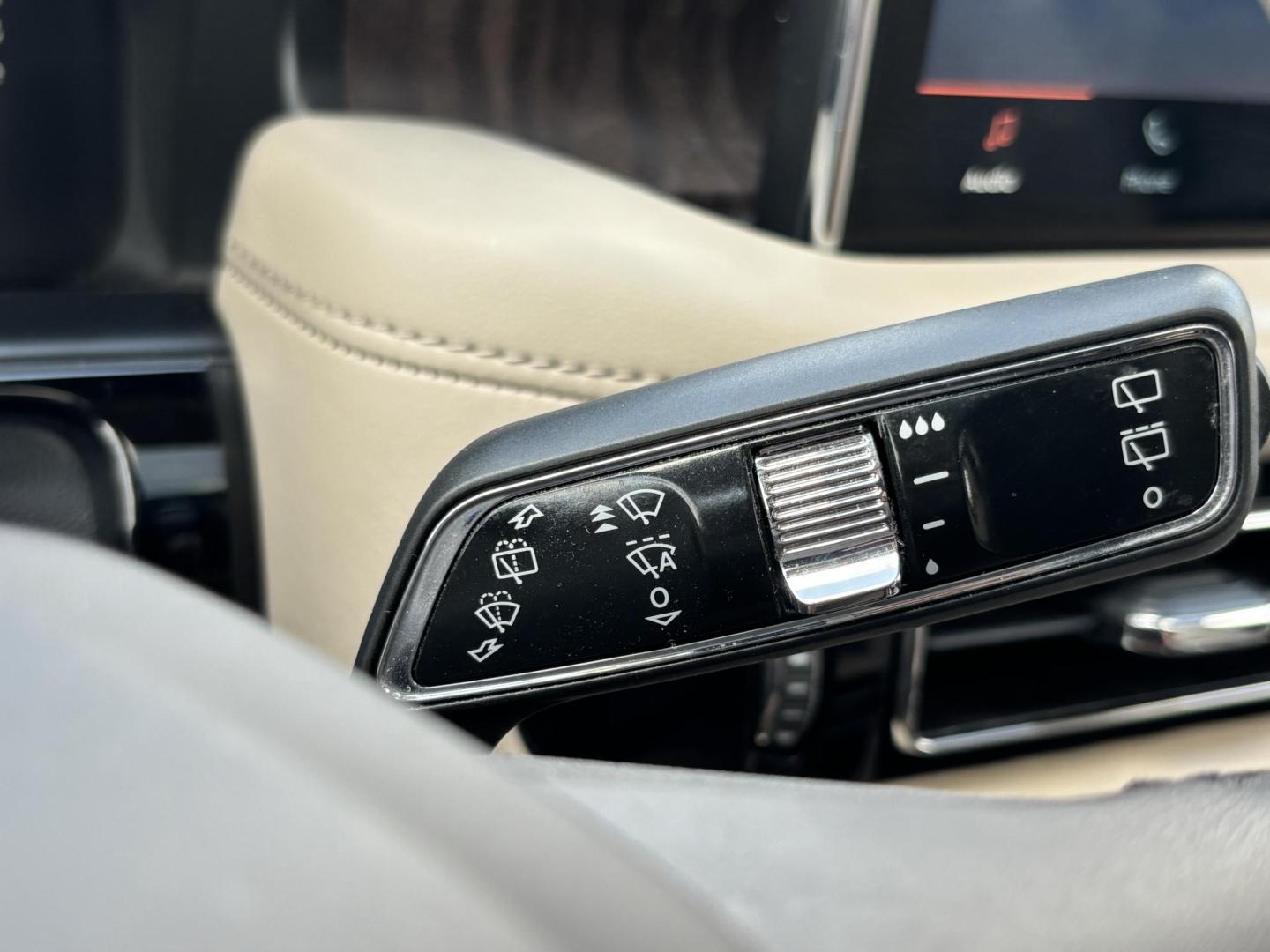 2021 WHITE /TAN Lincoln Nautilus Reserve AWD (2LMPJ8K97MB) with an 2.0L L4 DOHC 16V engine, 6A transmission, located at 11170 Summerlin Square Dr., Fort Myers Beach, FL, 33931, (239) 999-7777, 26.493546, -81.941628 - Photo#16