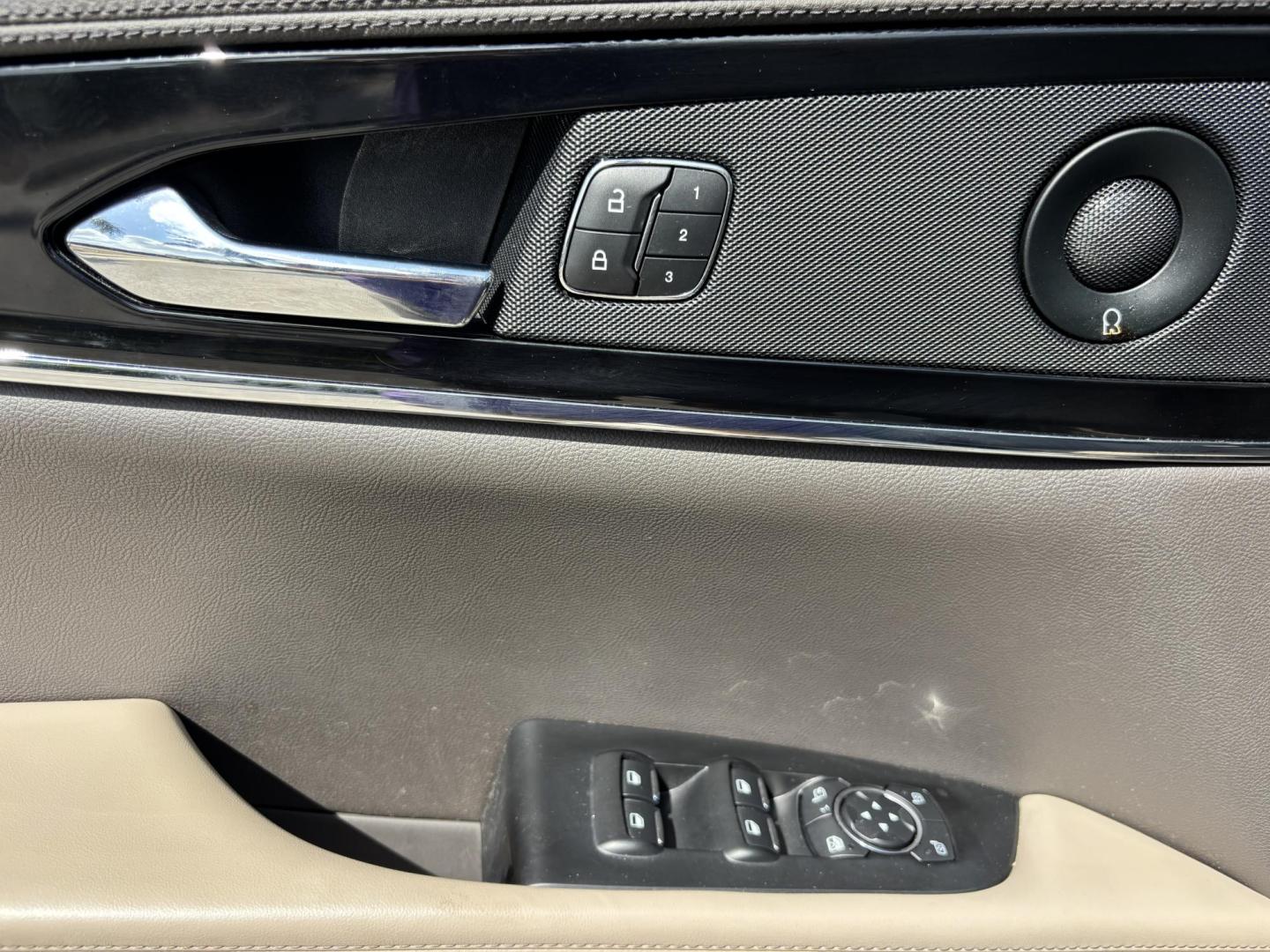 2021 WHITE /TAN Lincoln Nautilus Reserve AWD (2LMPJ8K97MB) with an 2.0L L4 DOHC 16V engine, 6A transmission, located at 11170 Summerlin Square Dr., Fort Myers Beach, FL, 33931, (239) 999-7777, 26.493546, -81.941628 - Photo#42
